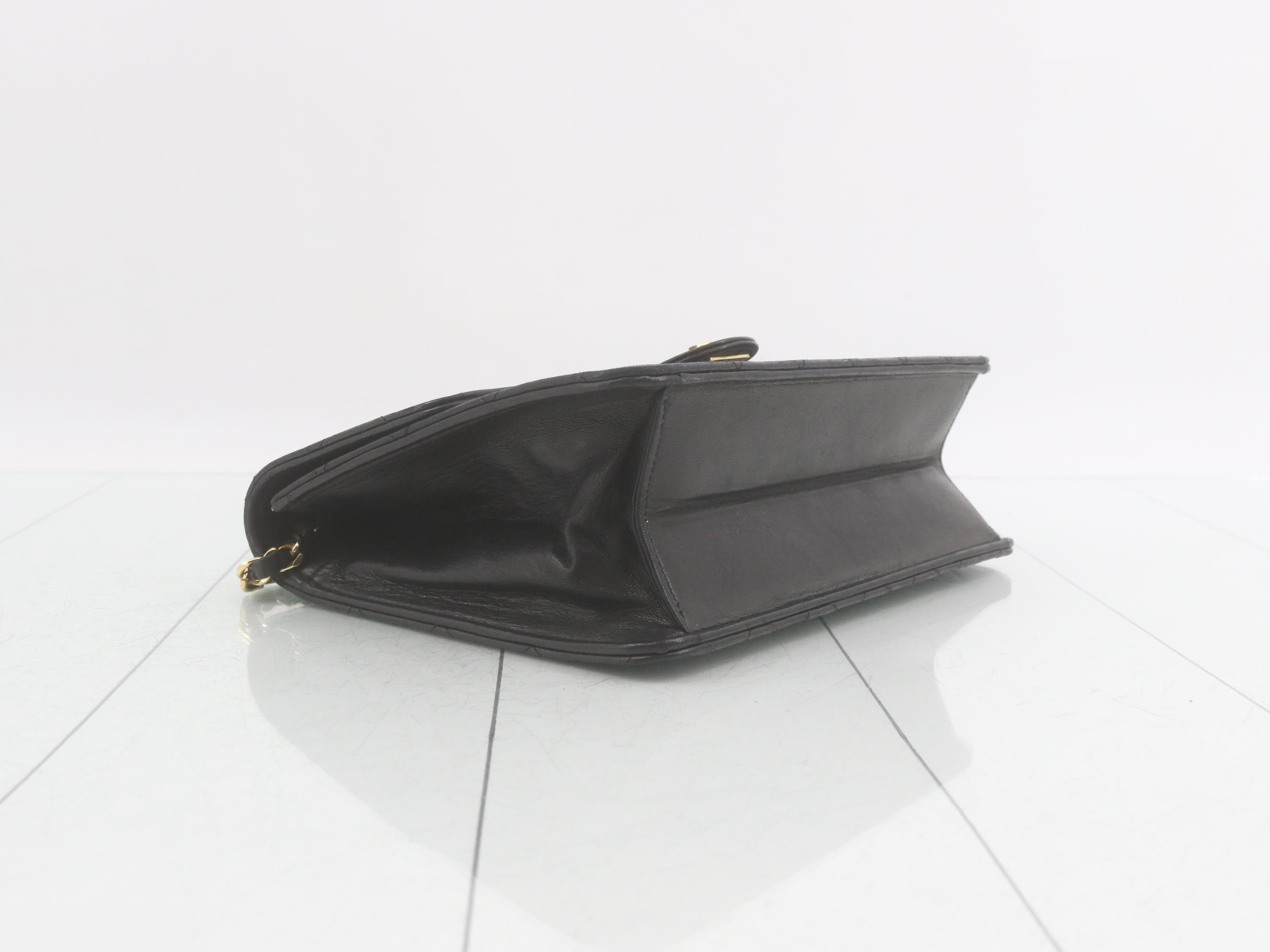 chain shoulder bag, with warranty, serial number in the 0 range. — view 5