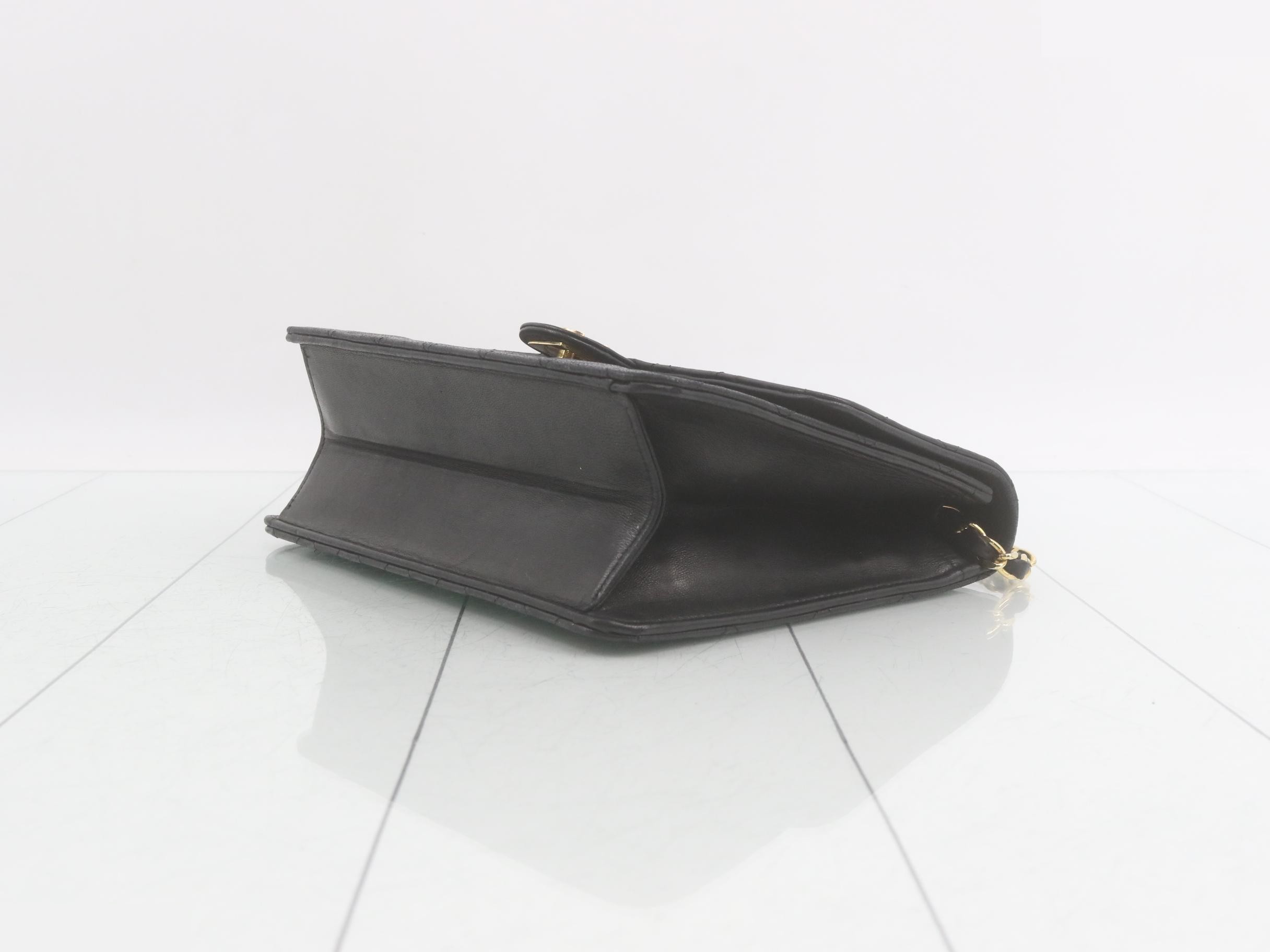 chain shoulder bag, with warranty, serial number in the 0 range. — view 6