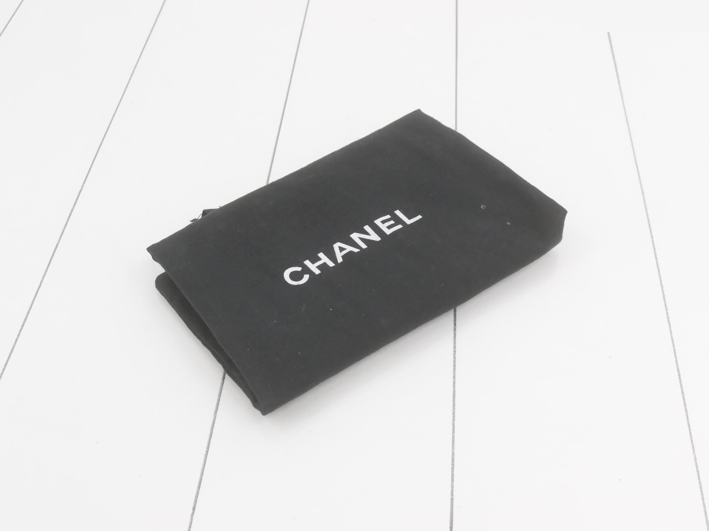 chain shoulder bag, with warranty, serial number in the 0 range. — view 7