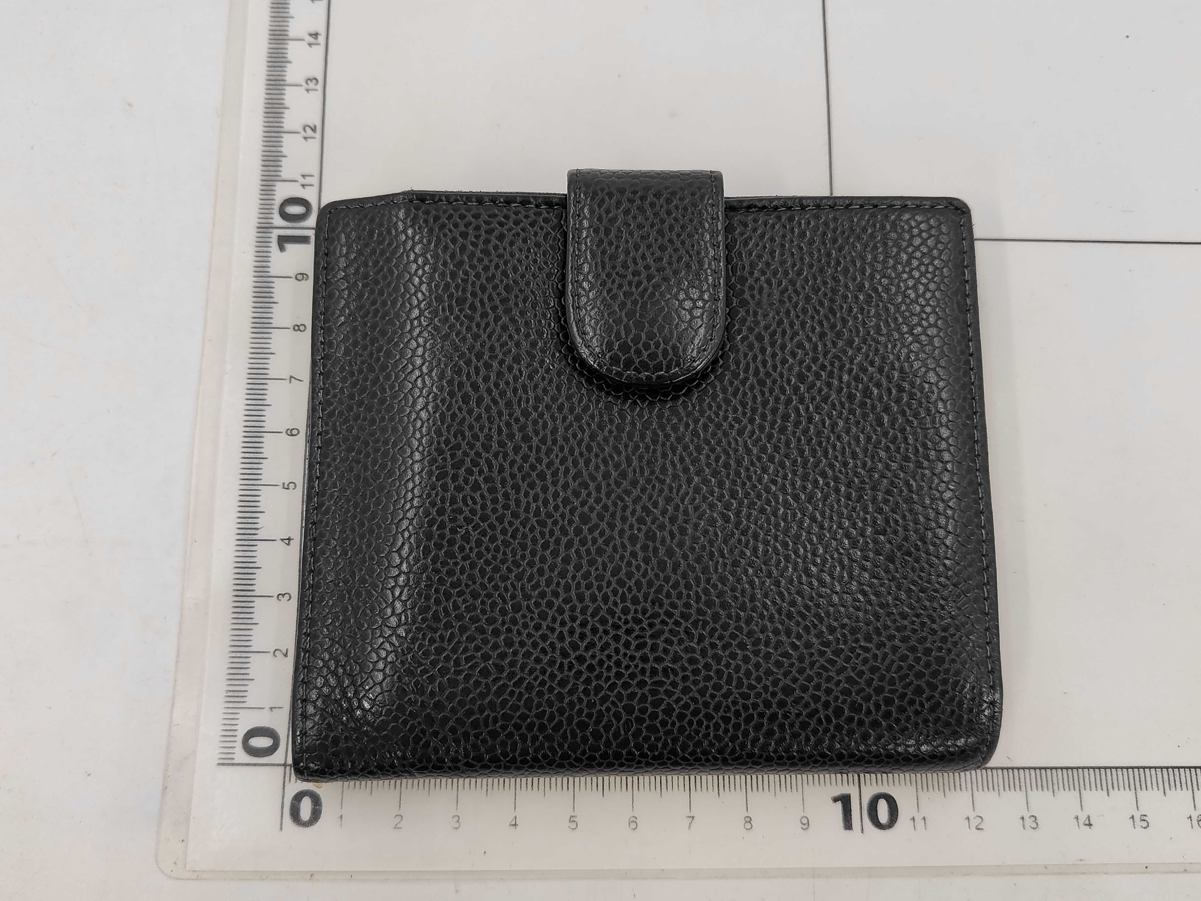 bi-fold wallet, caviar leather, gold hardware, black, 6893609 — view 2