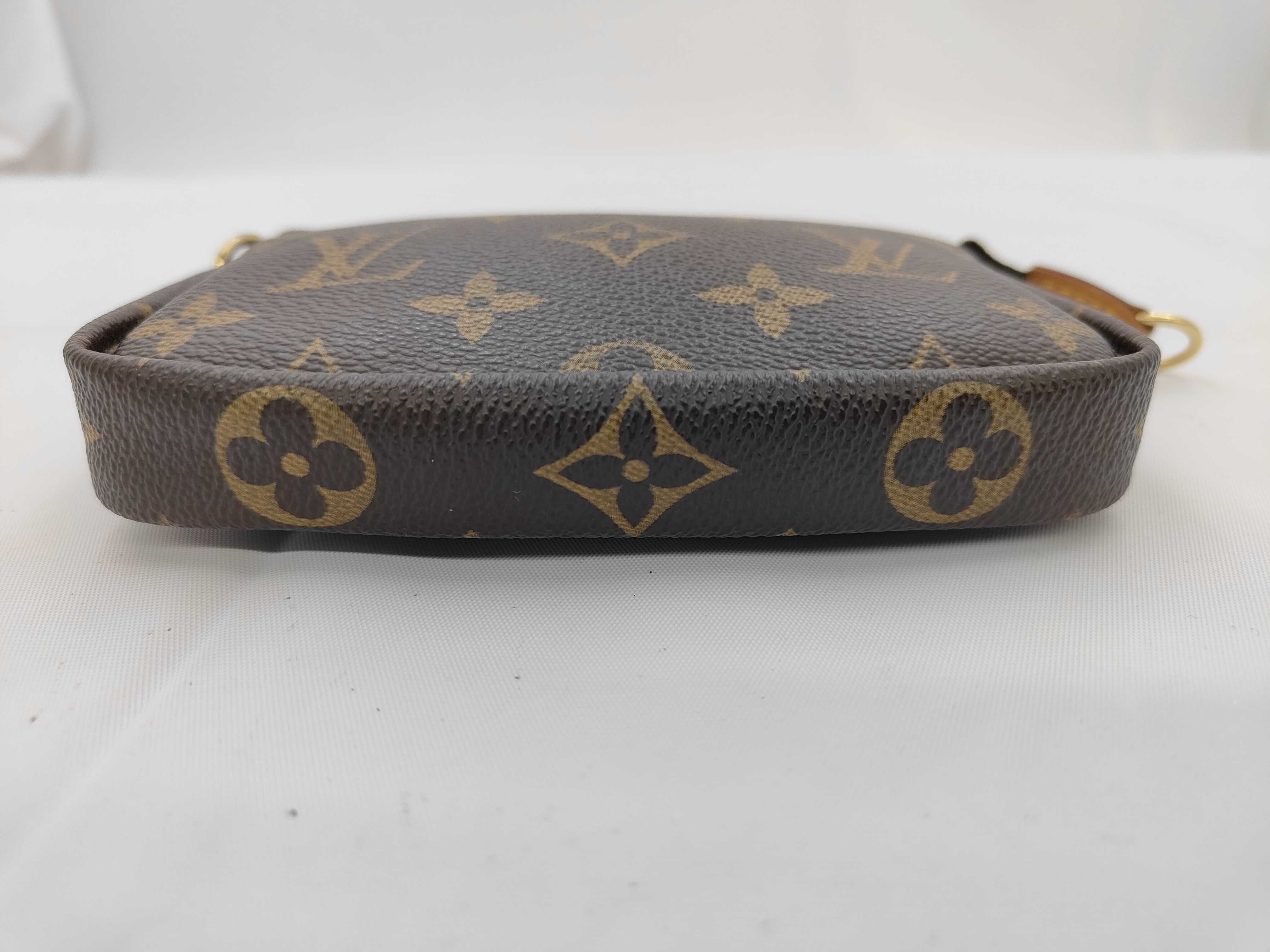 Monogram Louis Vuitton Mini Accessoires Monogram Pouch — view 5