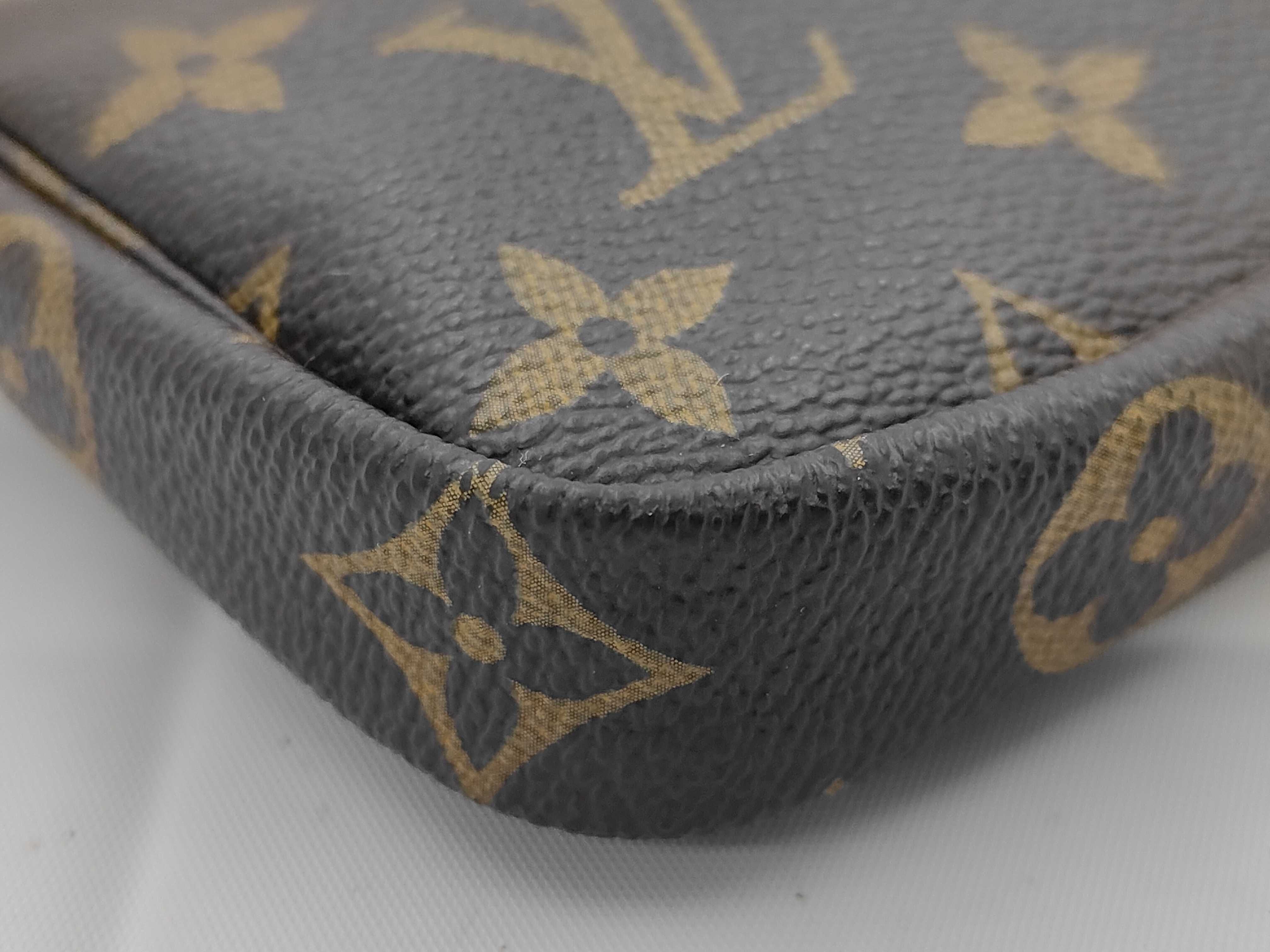 Monogram Louis Vuitton Mini Accessoires Monogram Pouch — view 6