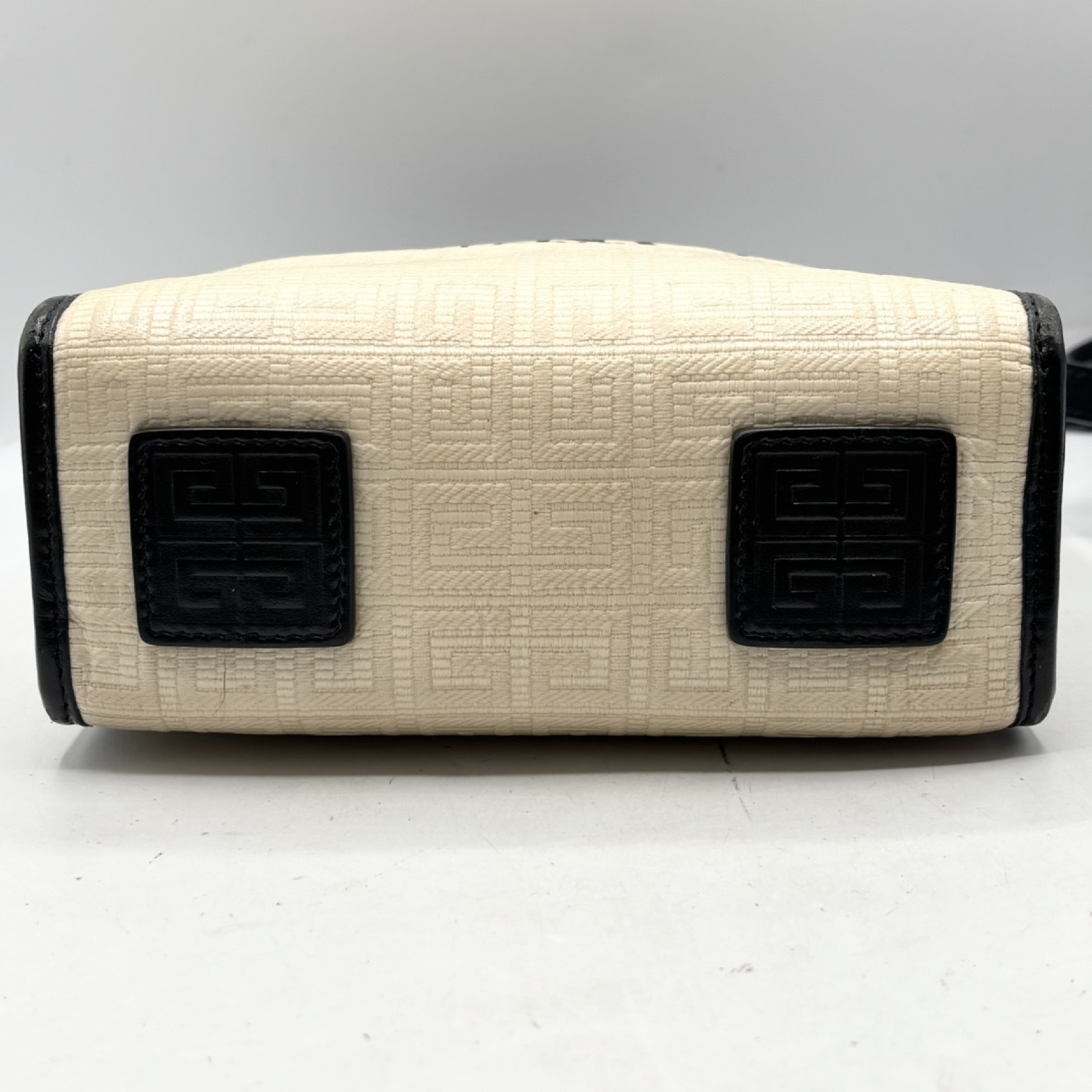 4G Logo 2-Way Shoulder Bag — view 3
