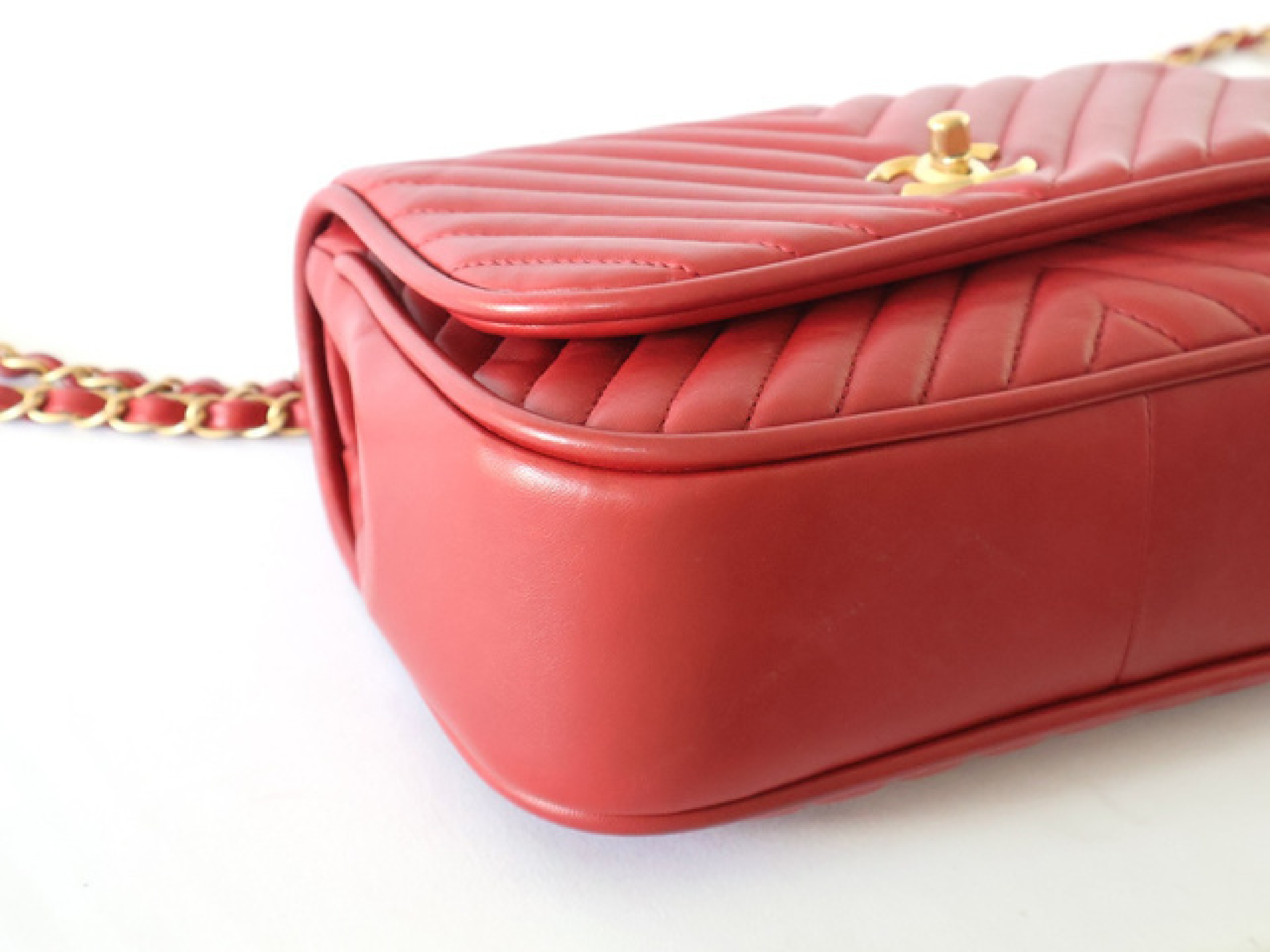 V-stitch lambskin shoulder bag with seal, serial number 24 series, chain shoulder bag. — view 3