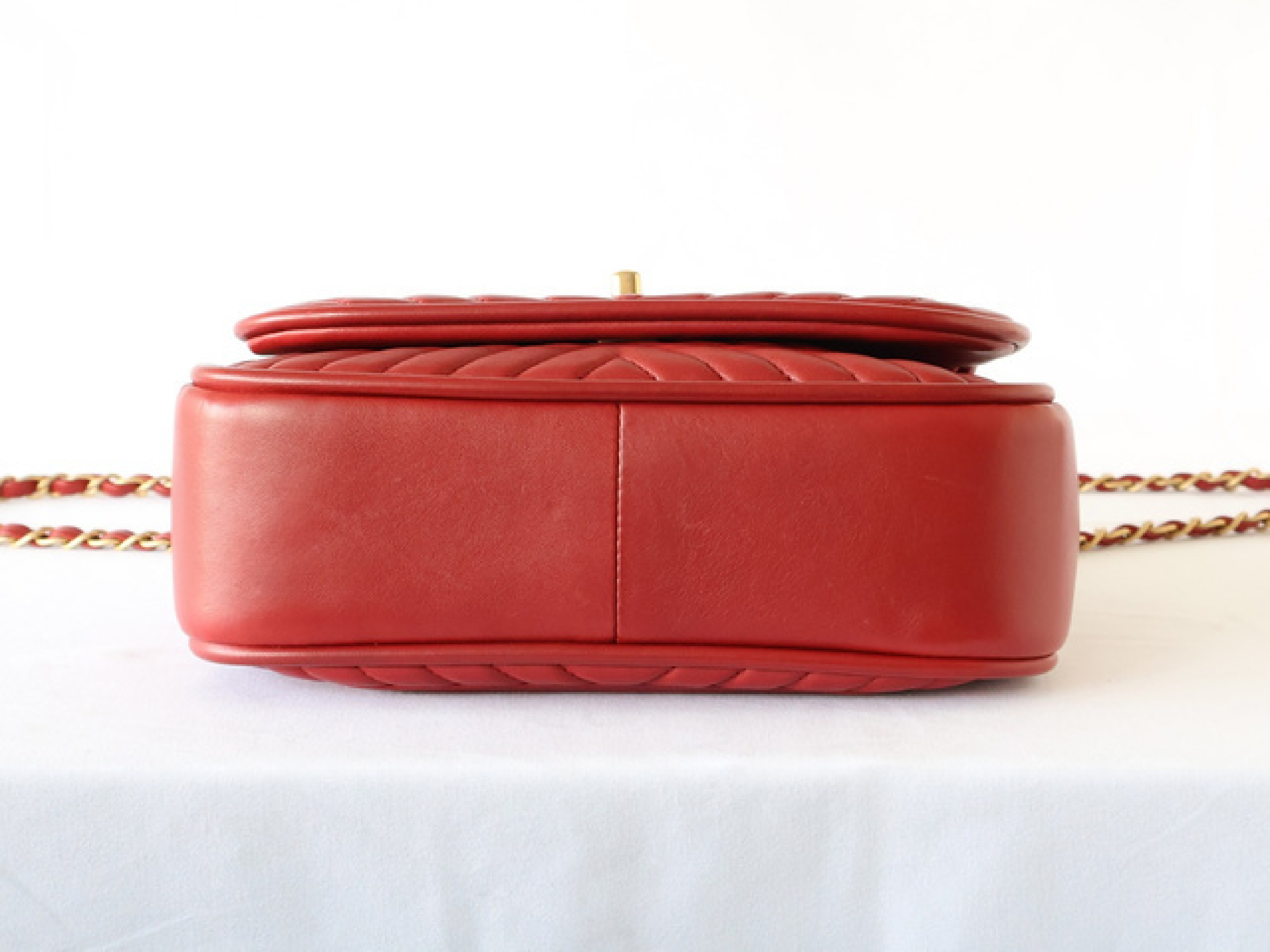 V-stitch lambskin shoulder bag with seal, serial number 24 series, chain shoulder bag. — view 5