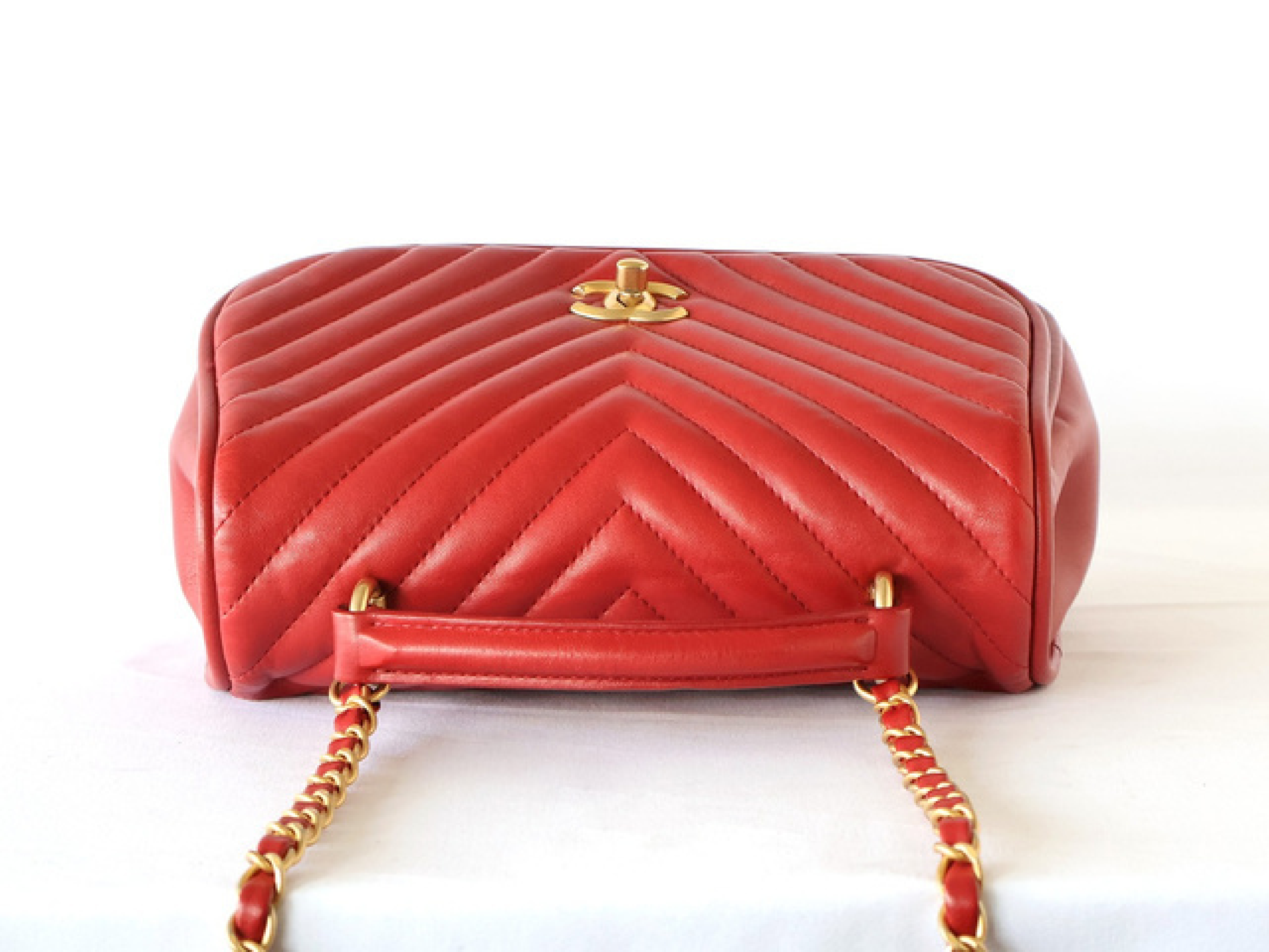 V-stitch lambskin shoulder bag with seal, serial number 24 series, chain shoulder bag. — view 6