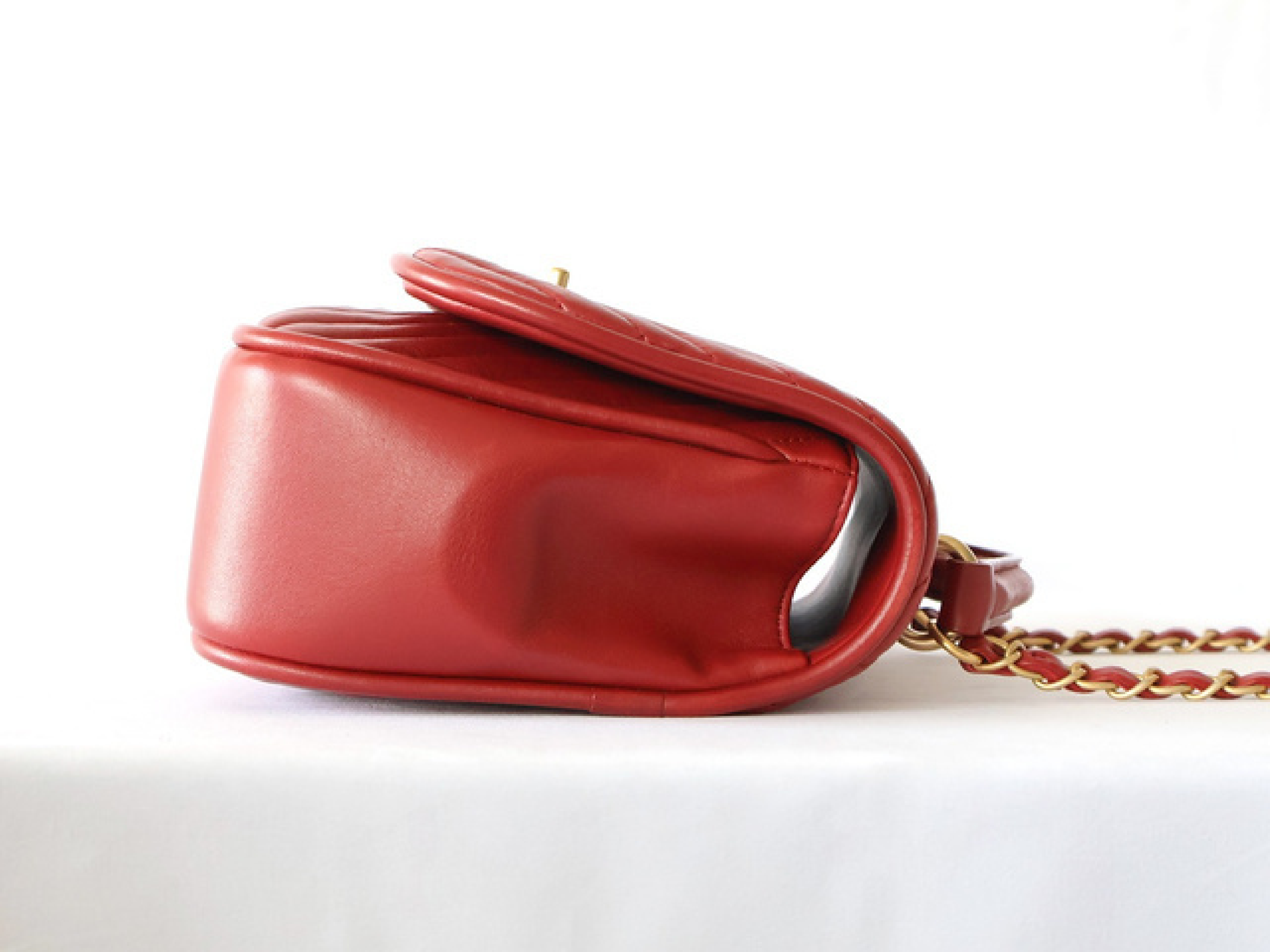 V-stitch lambskin shoulder bag with seal, serial number 24 series, chain shoulder bag. — view 8
