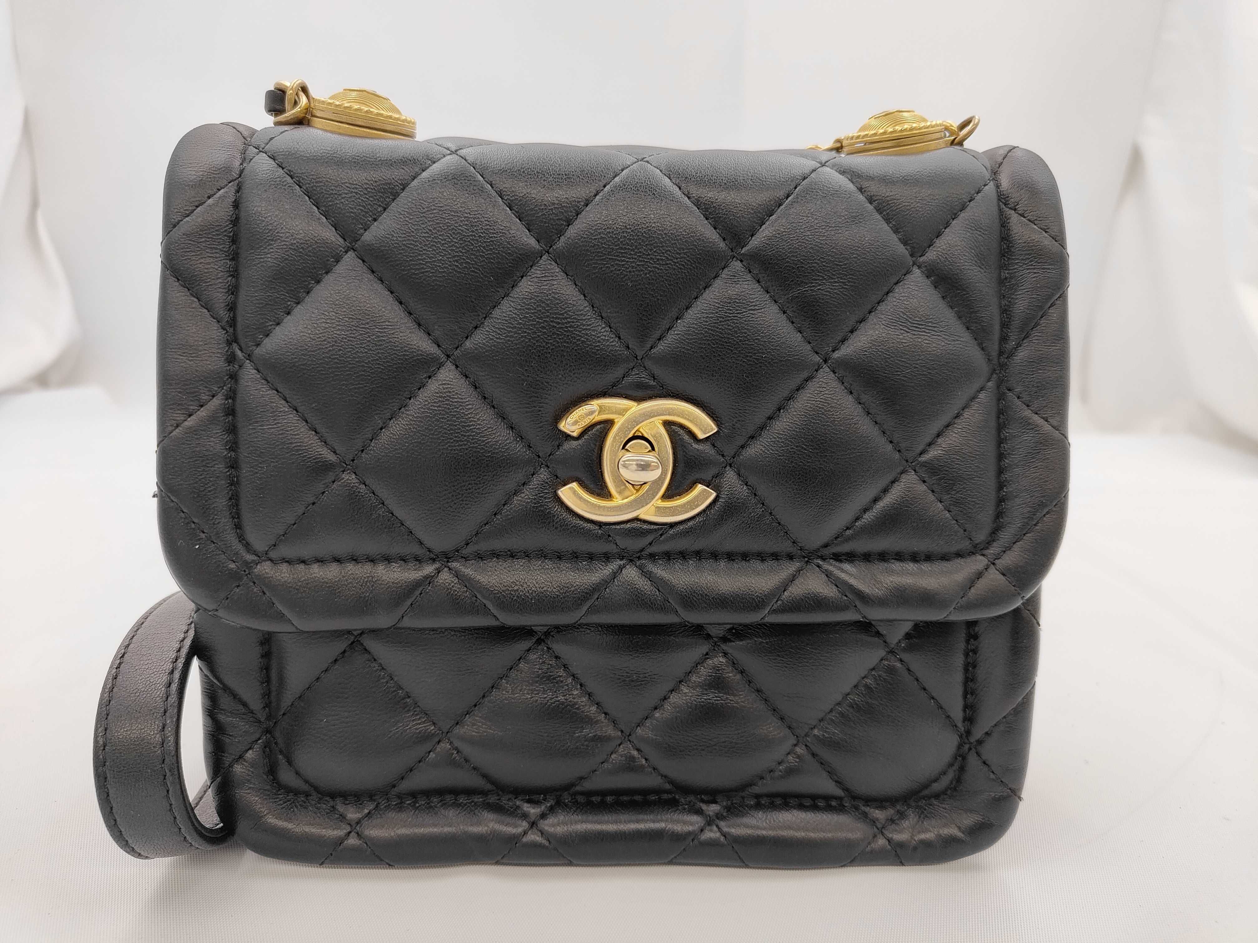 Matelassé Chain Shoulder Bag