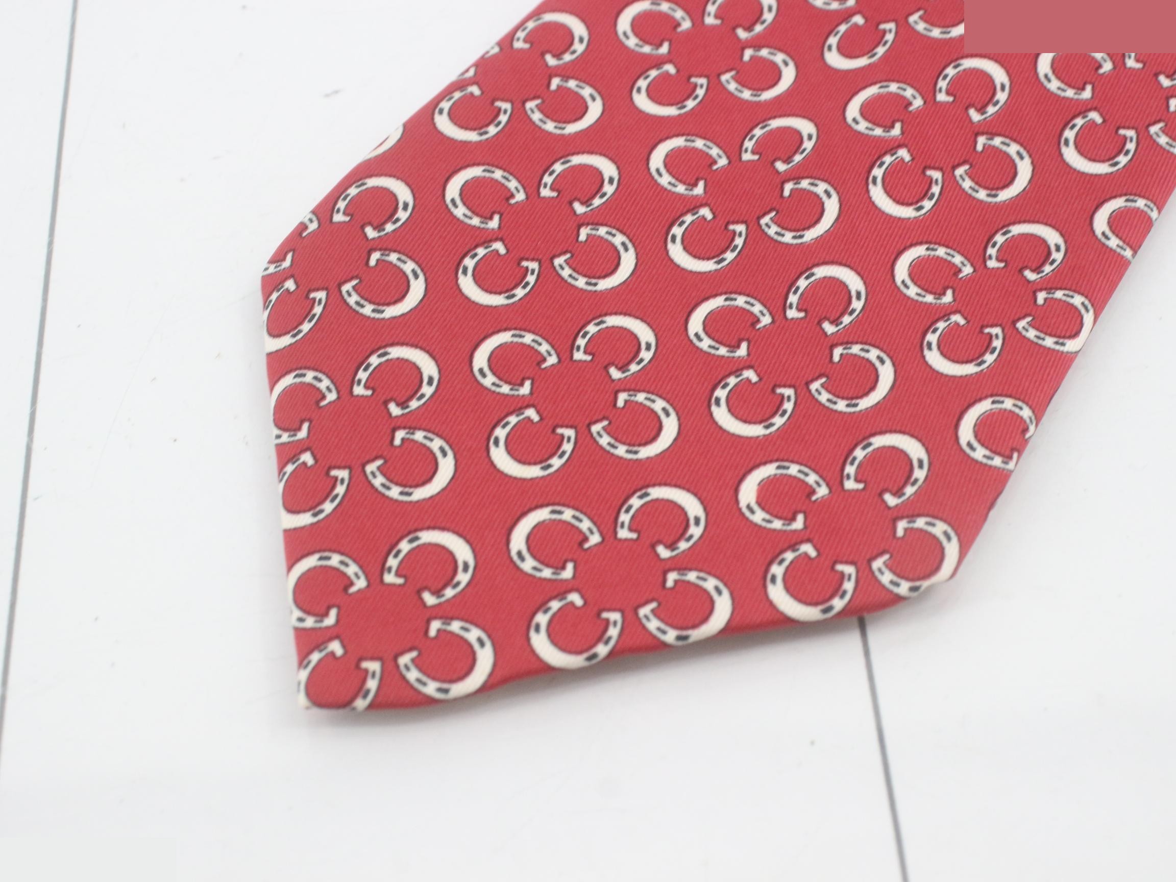 tie — view 3