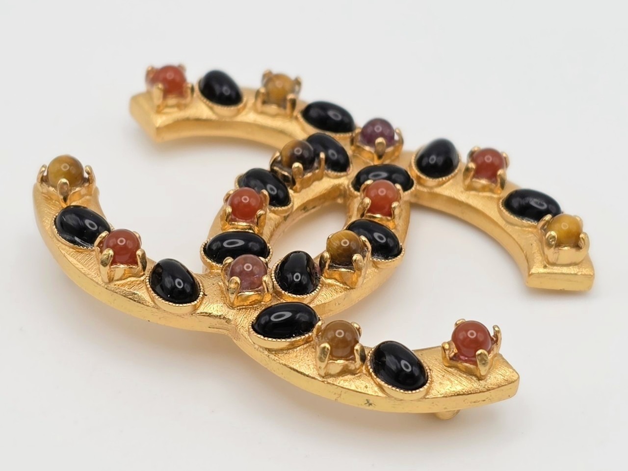 brooch — view 3