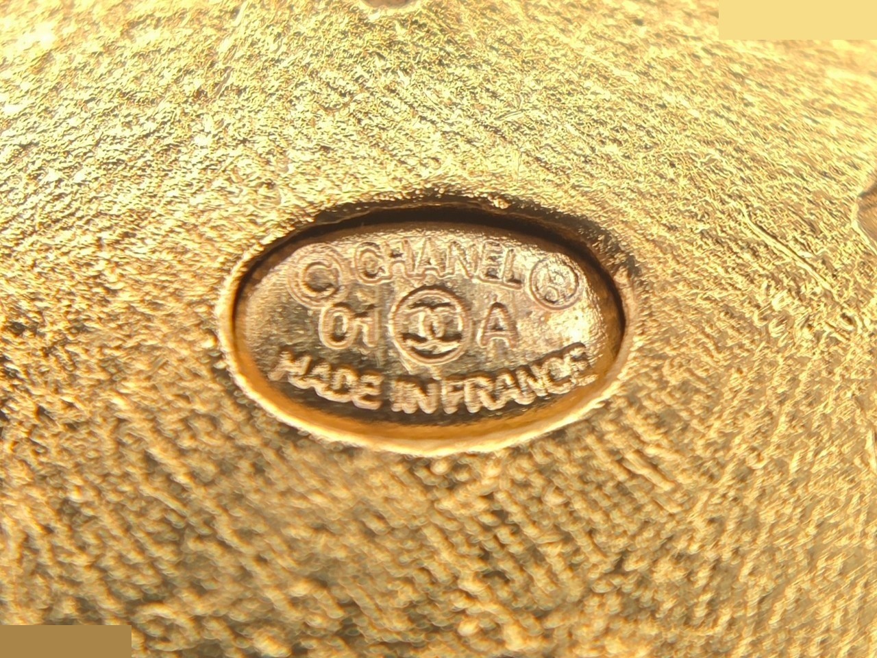 brooch — view 6