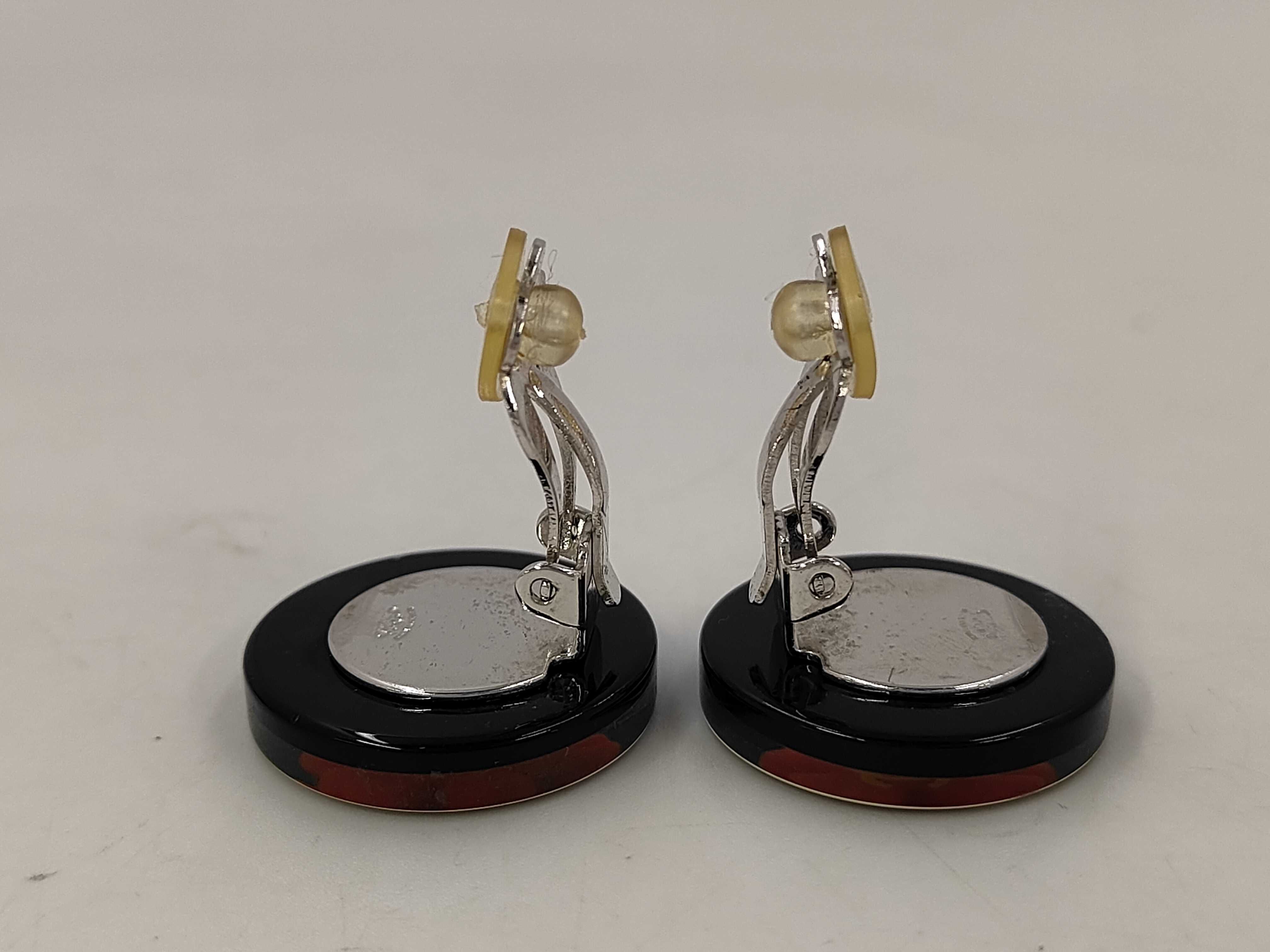 Coco Mark Clover Earrings (Black x Green, Yellow Gold) — view 3