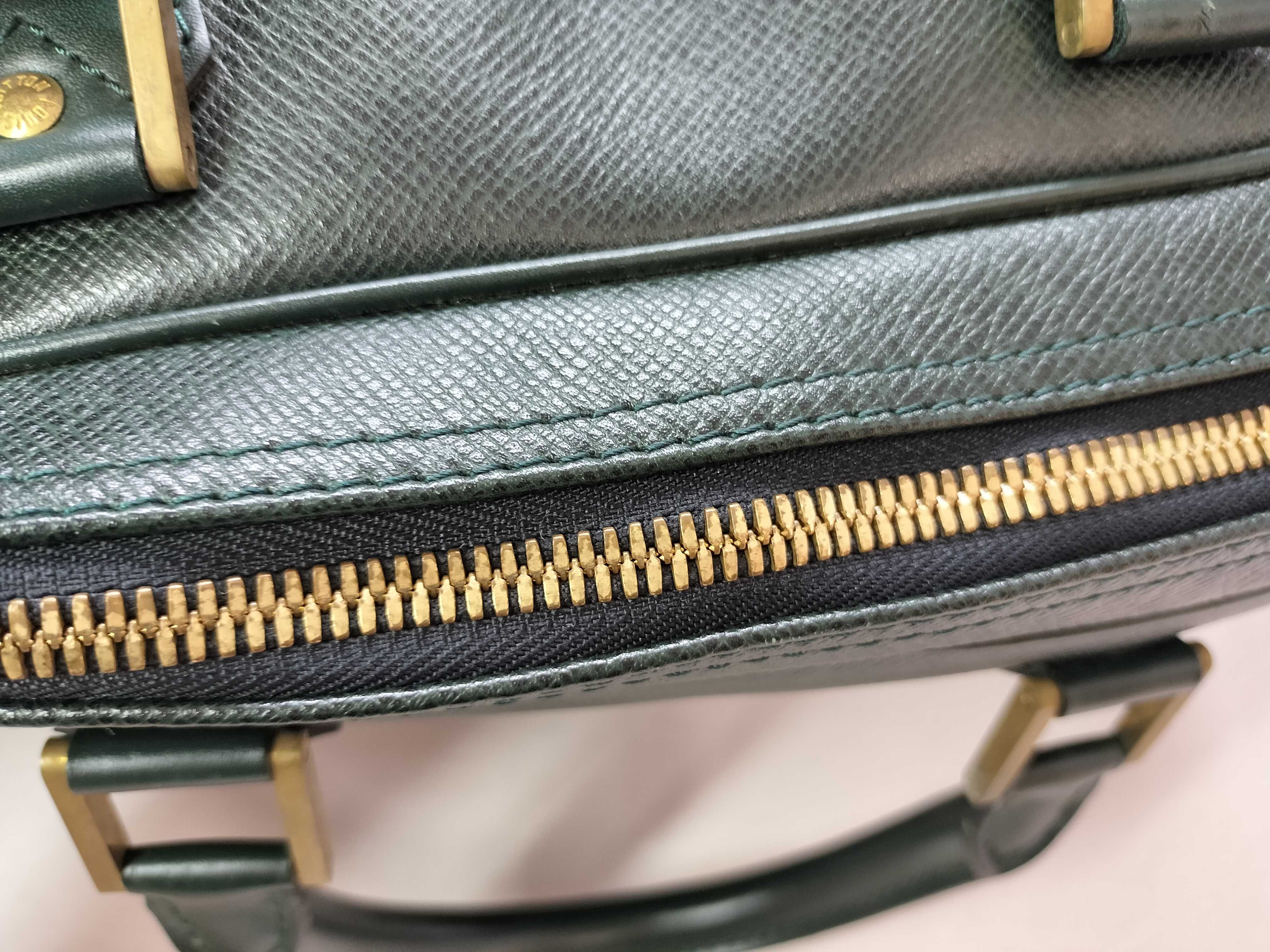 Taiga Leather Kendall GM Boston Bag M30114 — view 6