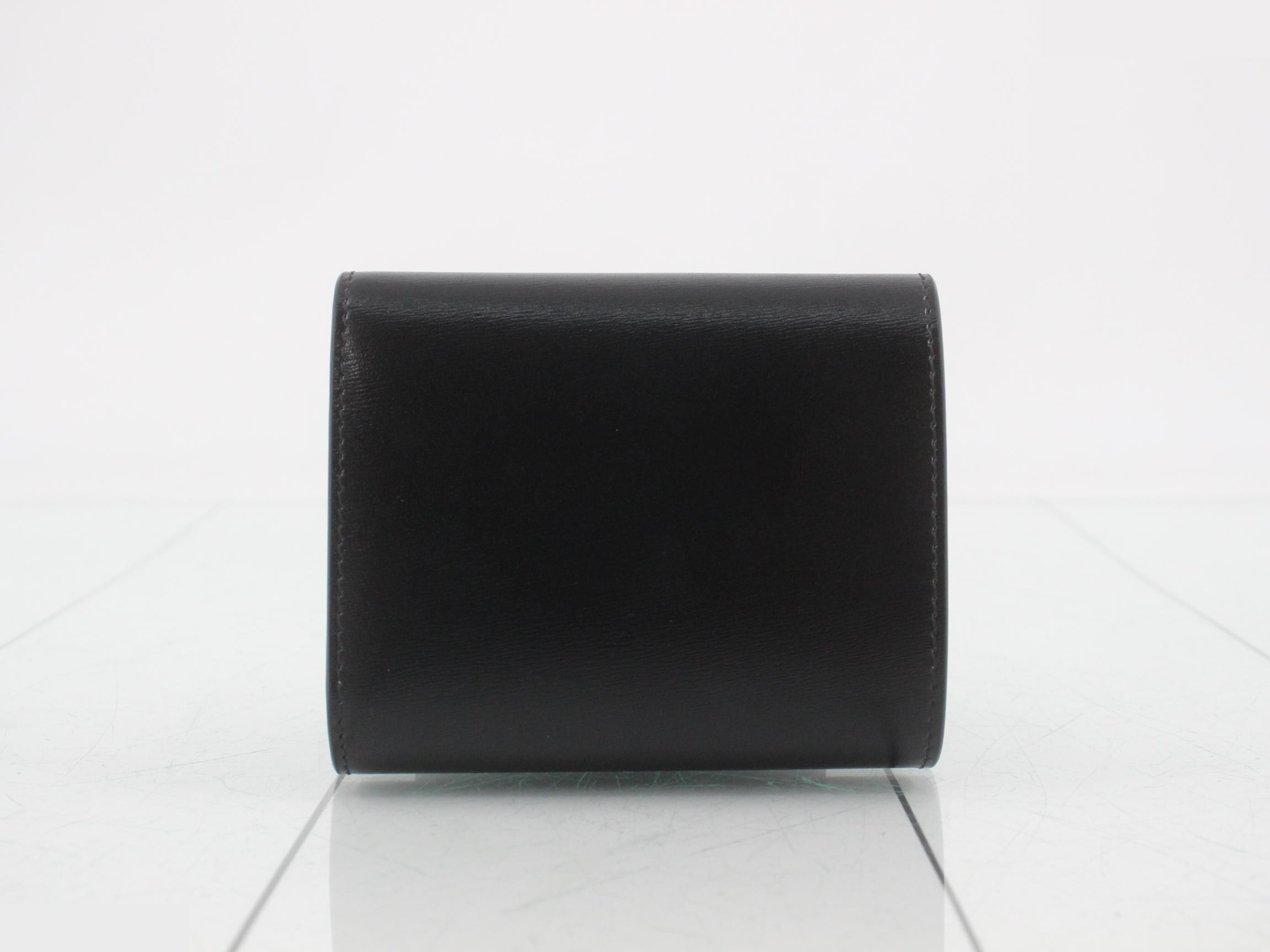 Tri-fold wallet, with box. — view 2