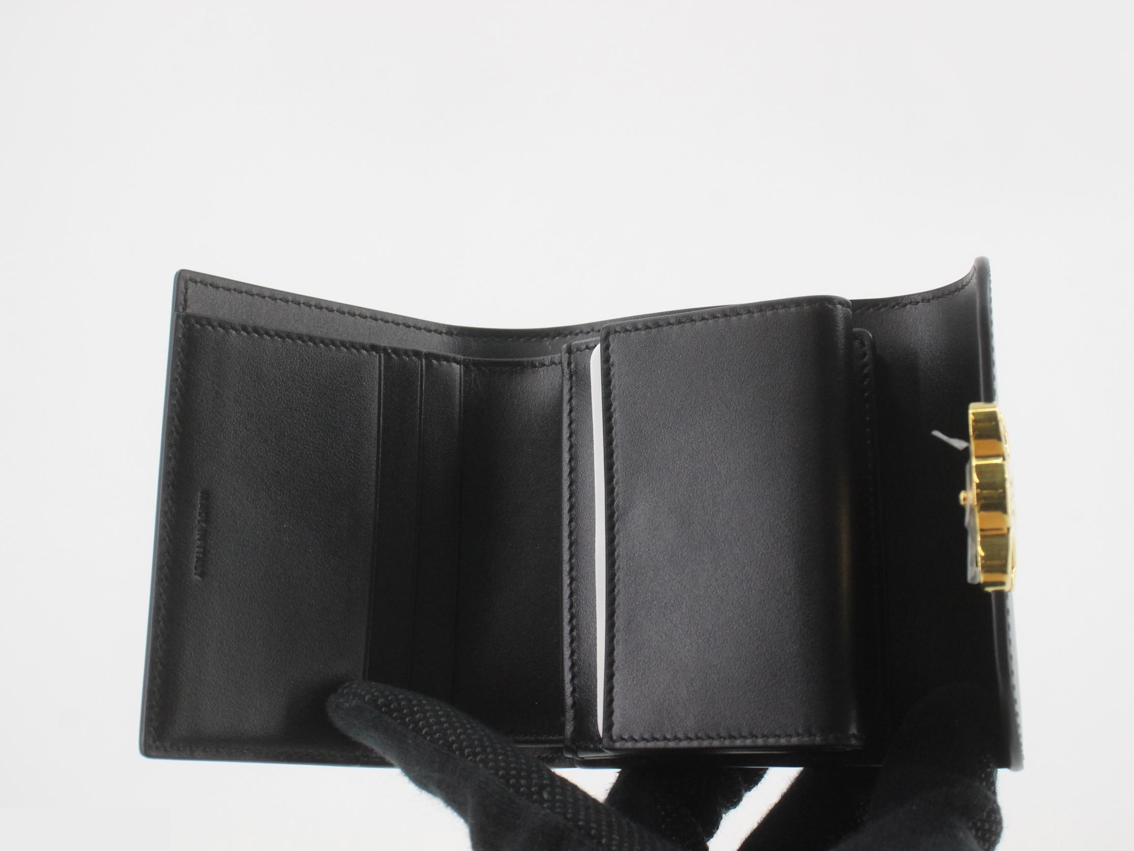 Tri-fold wallet, with box. — view 4