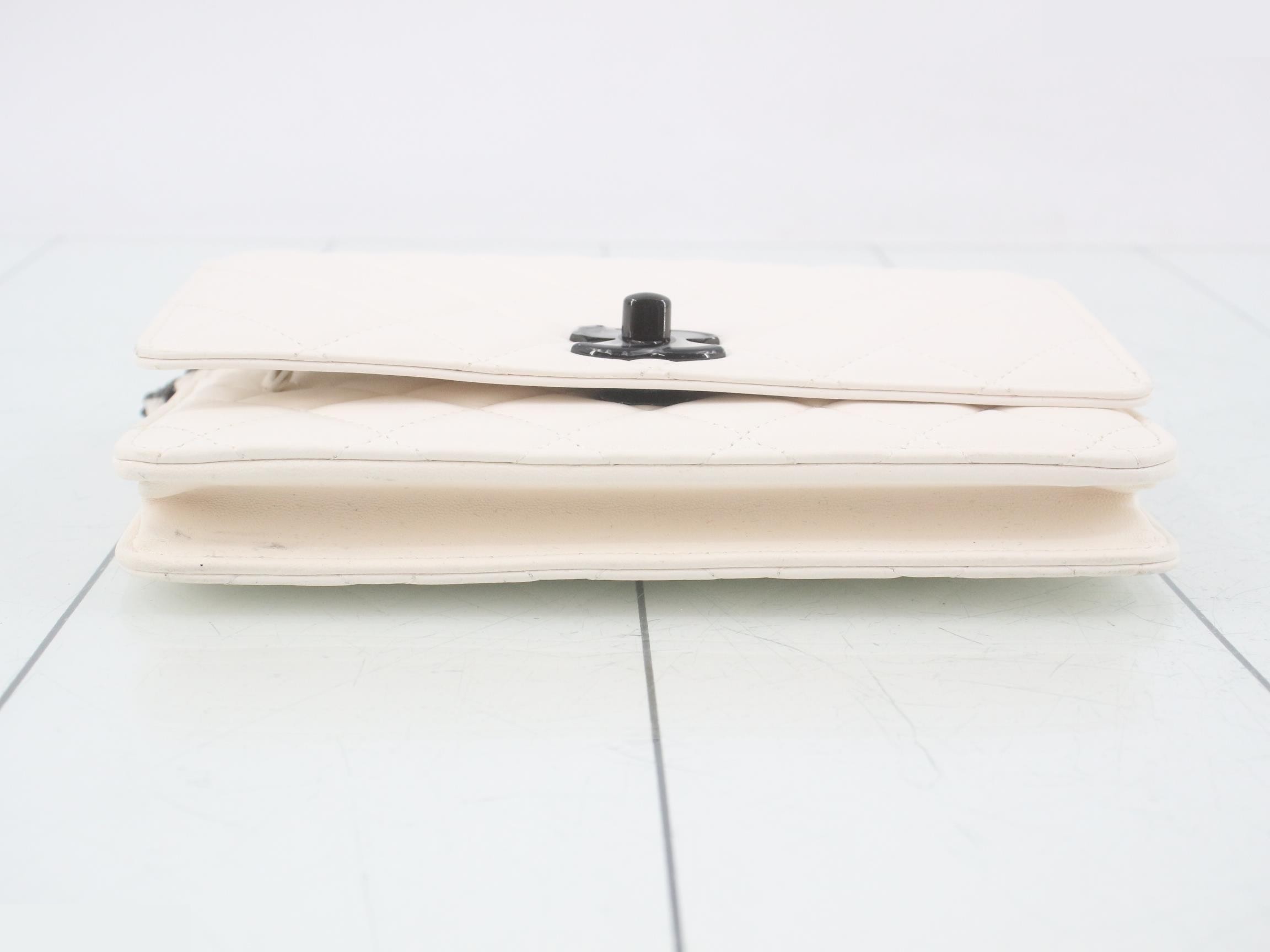 Trendy CC Matelassé Lambskin Chain Wallet — view 3