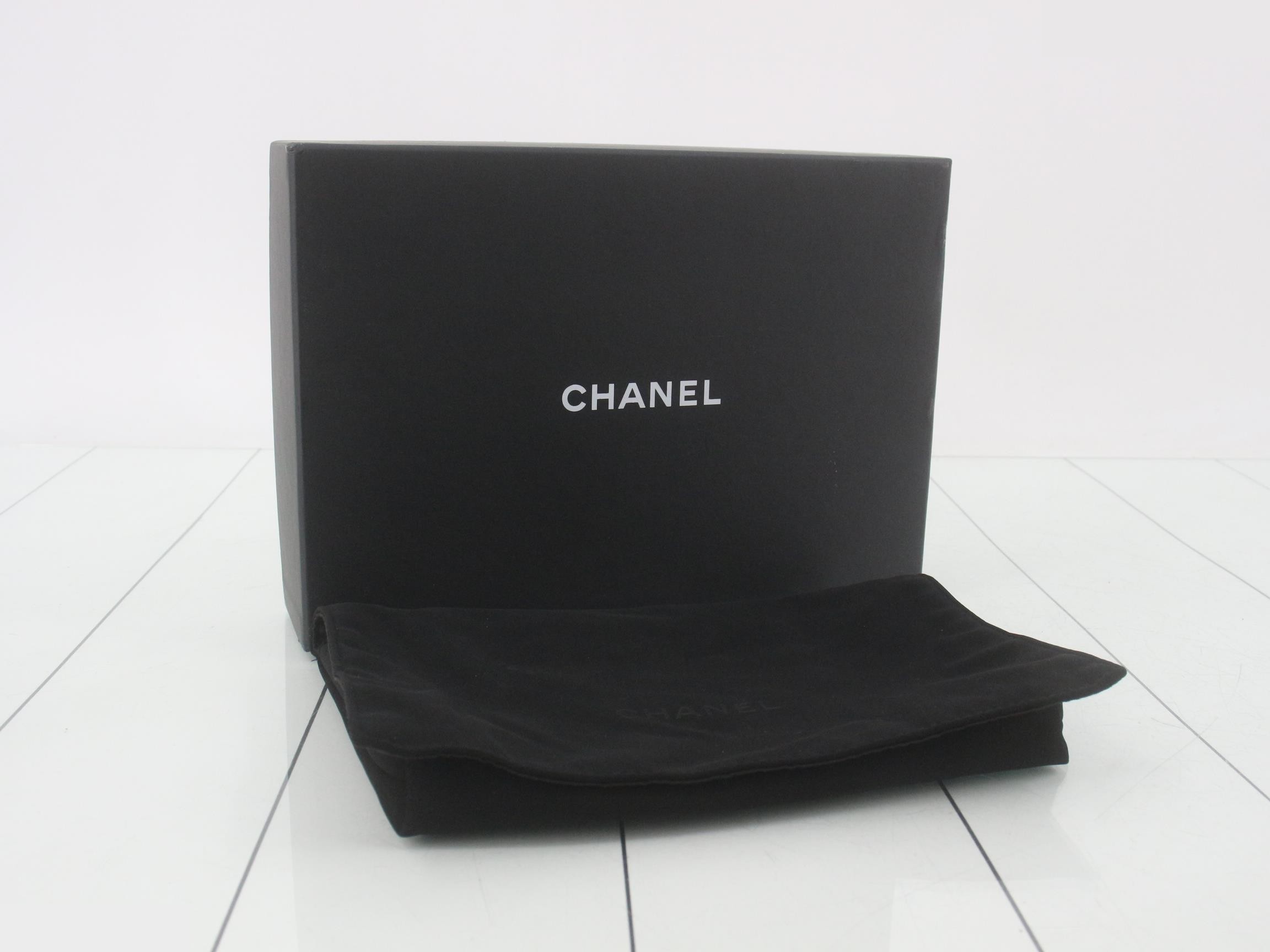 Trendy CC Matelassé Lambskin Chain Wallet — view 5