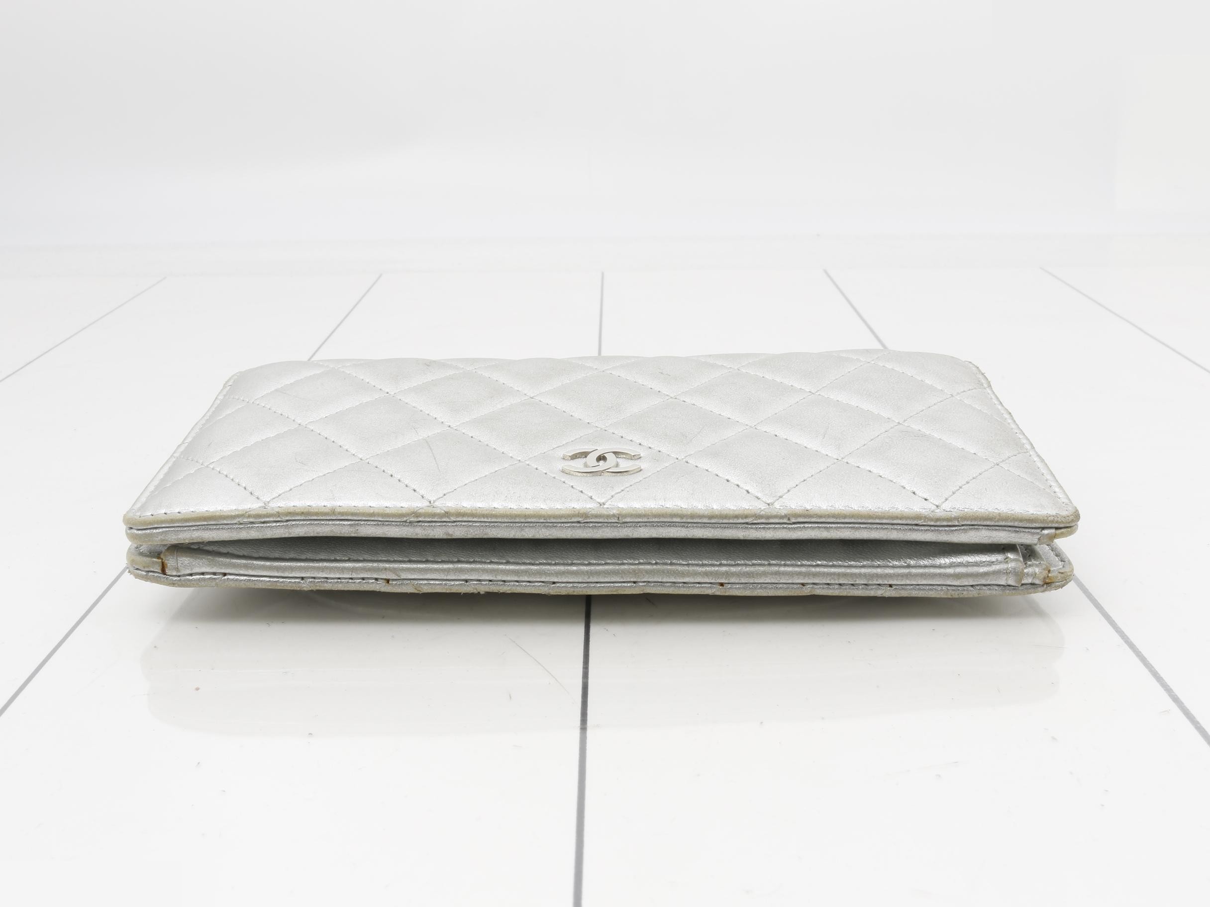Matelassé (bags) and wallets — view 3