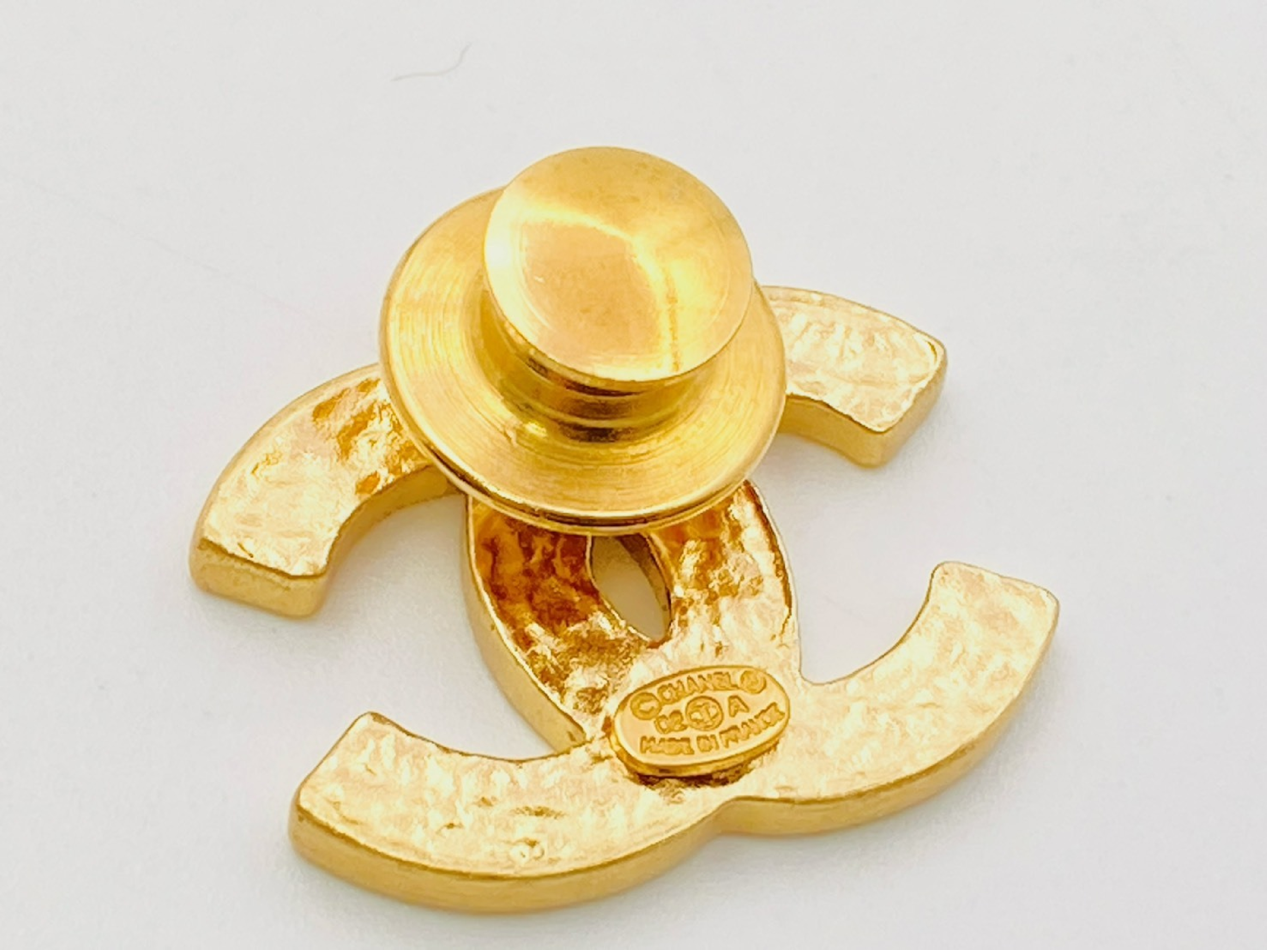 Coco Mark Pin Brooch 02A Enamel Black x Gold Brooch — view 2