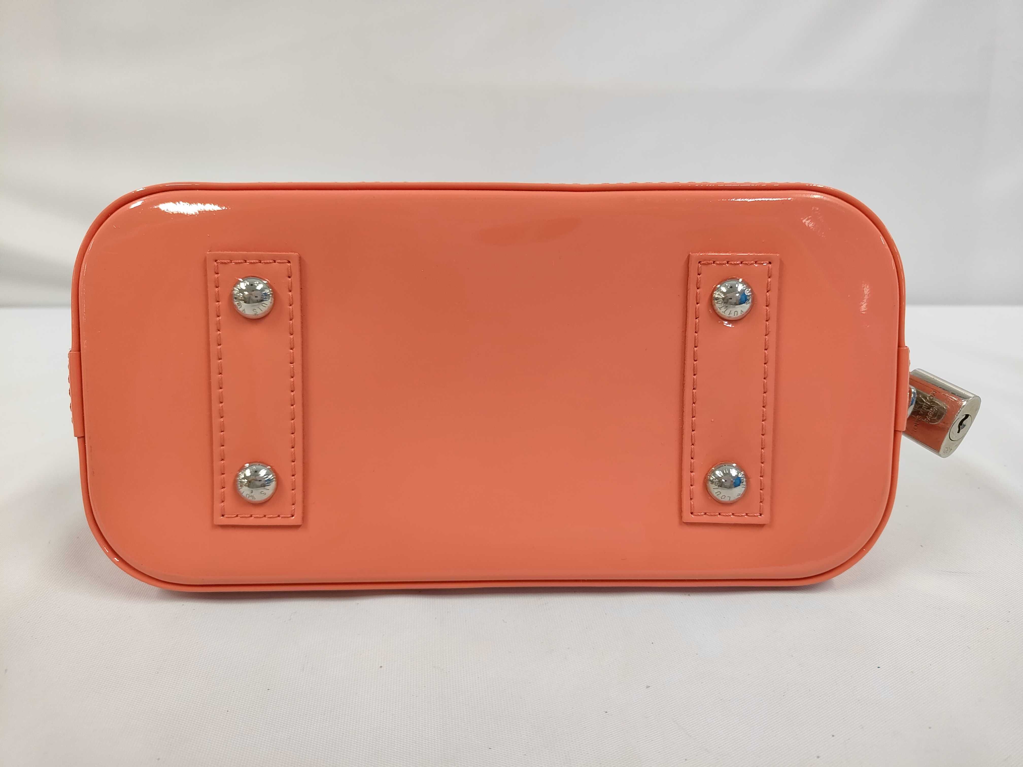 handbag — view 3