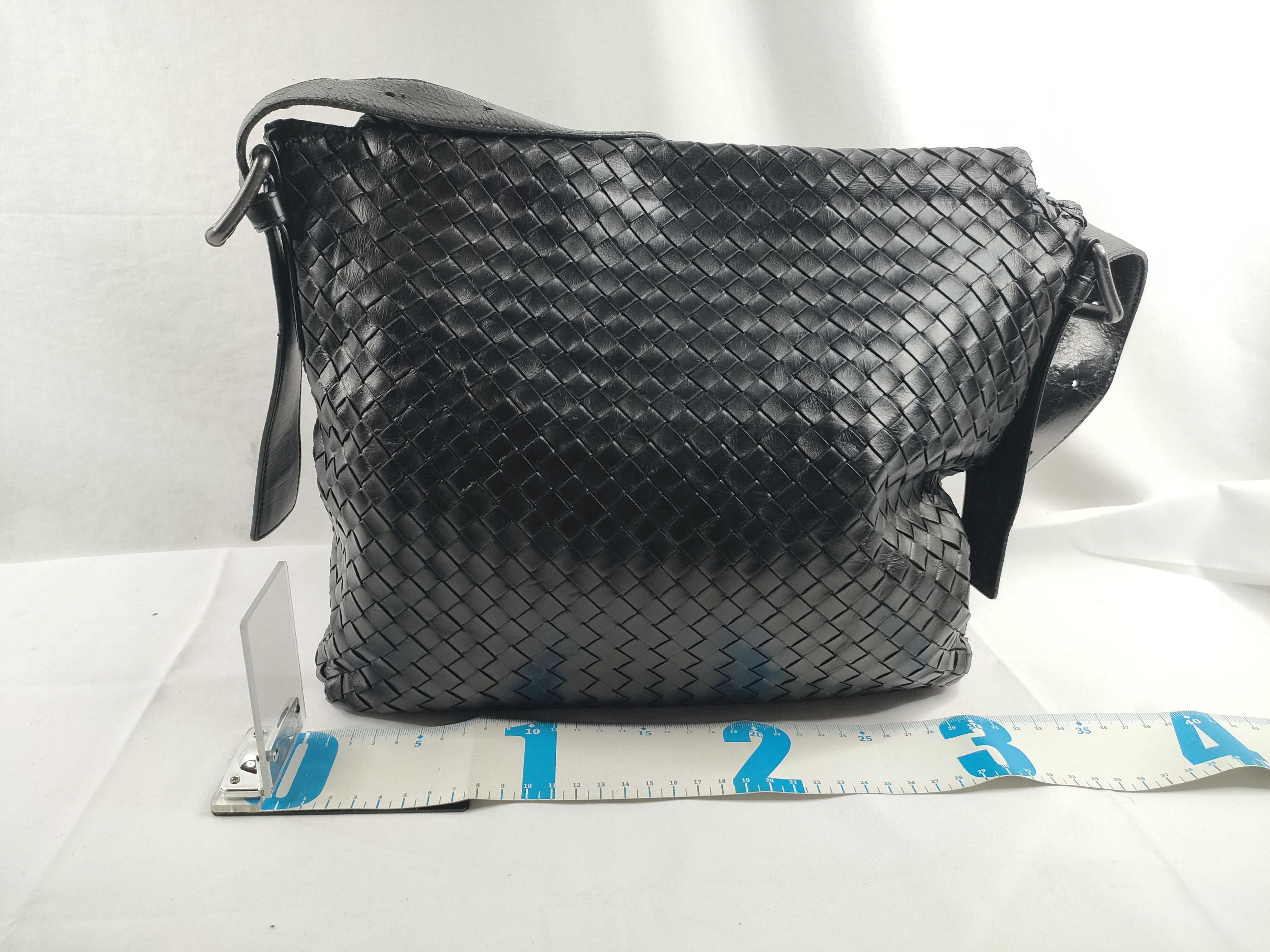 Intrecciato Messenger Bag, Black Shoulder Bag — view 2