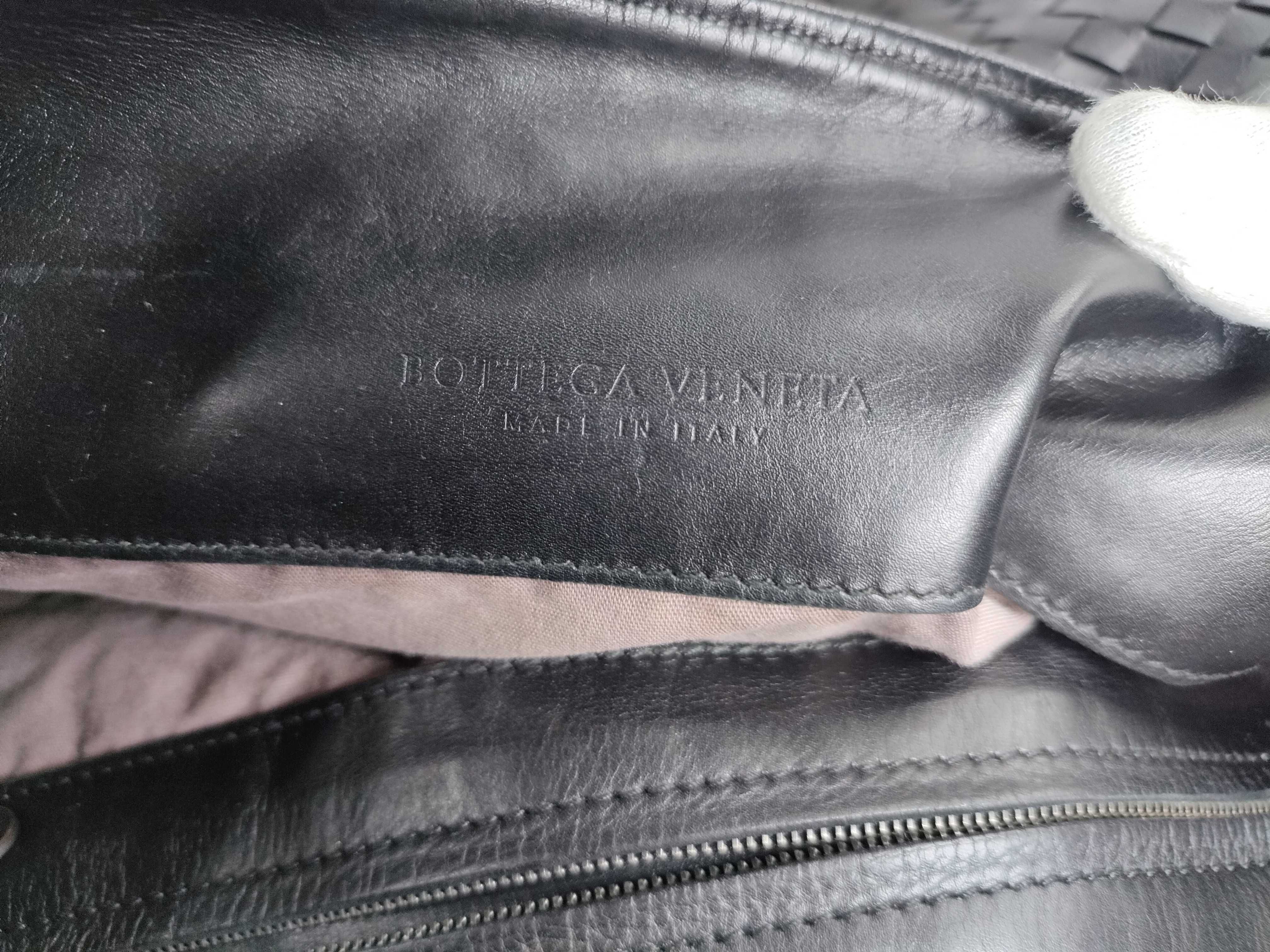 Intrecciato Messenger Bag, Black Shoulder Bag — view 14
