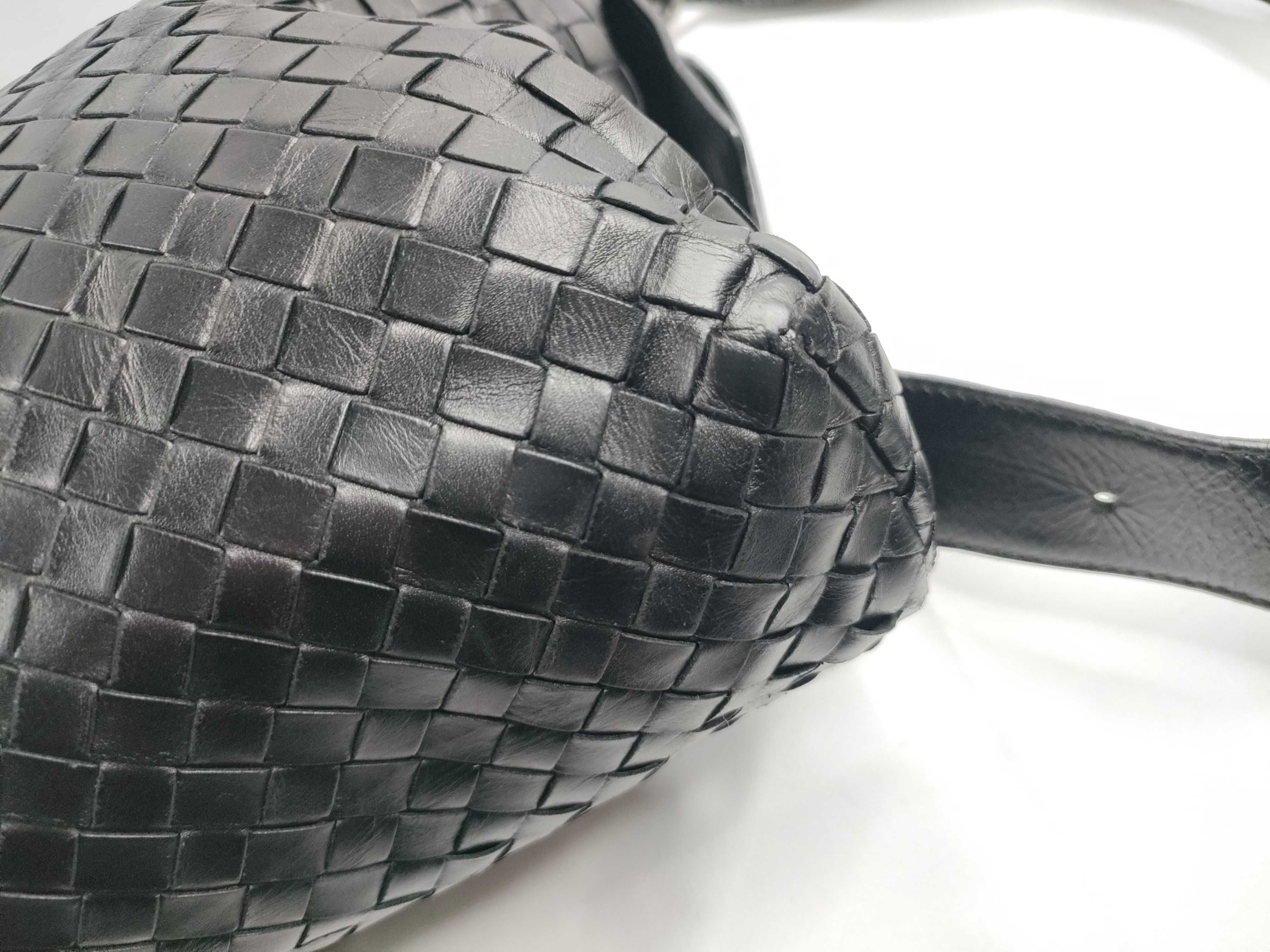Intrecciato Messenger Bag, Black Shoulder Bag — view 5