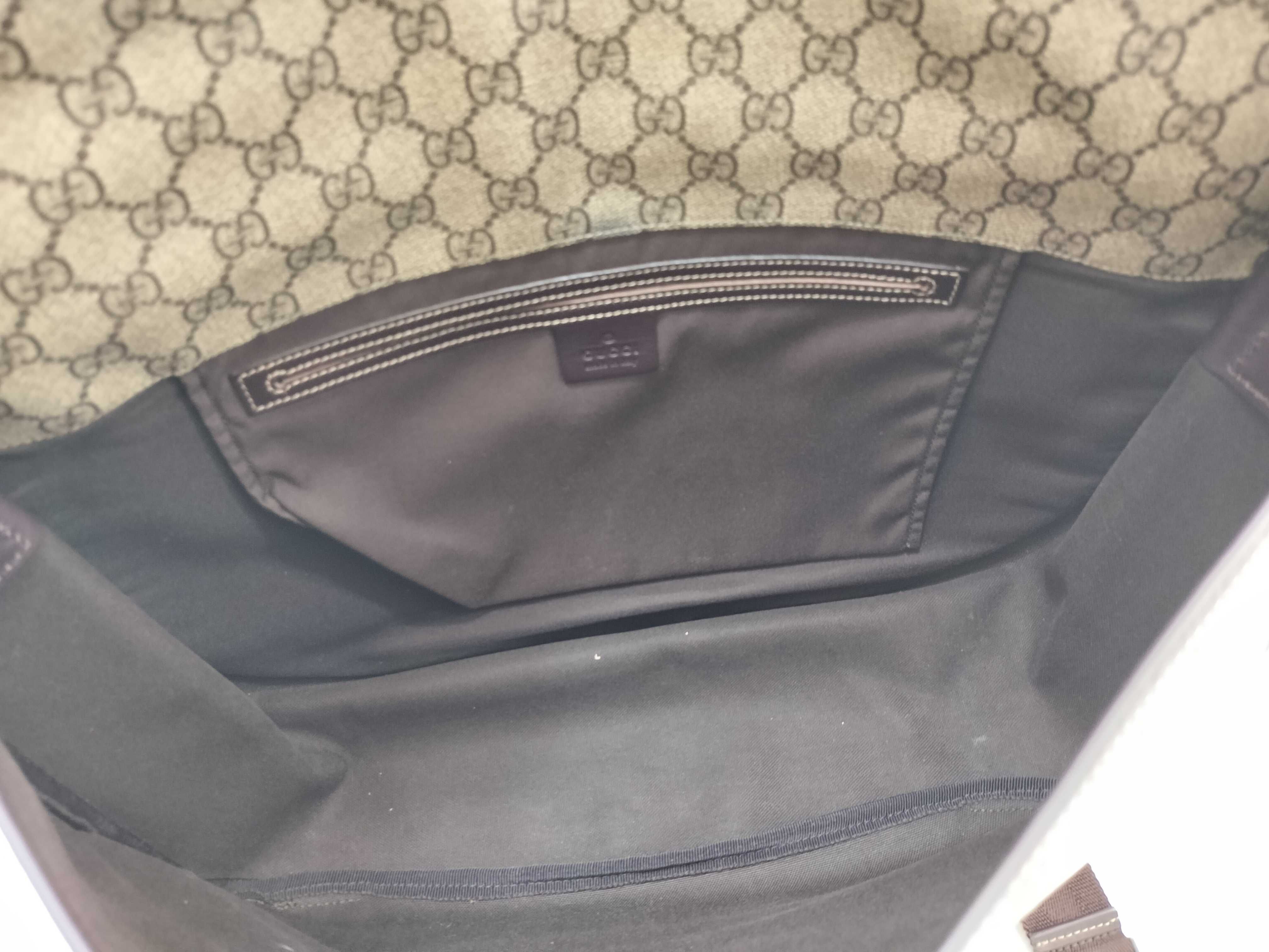 GG Supreme Shoulder Bag — view 11