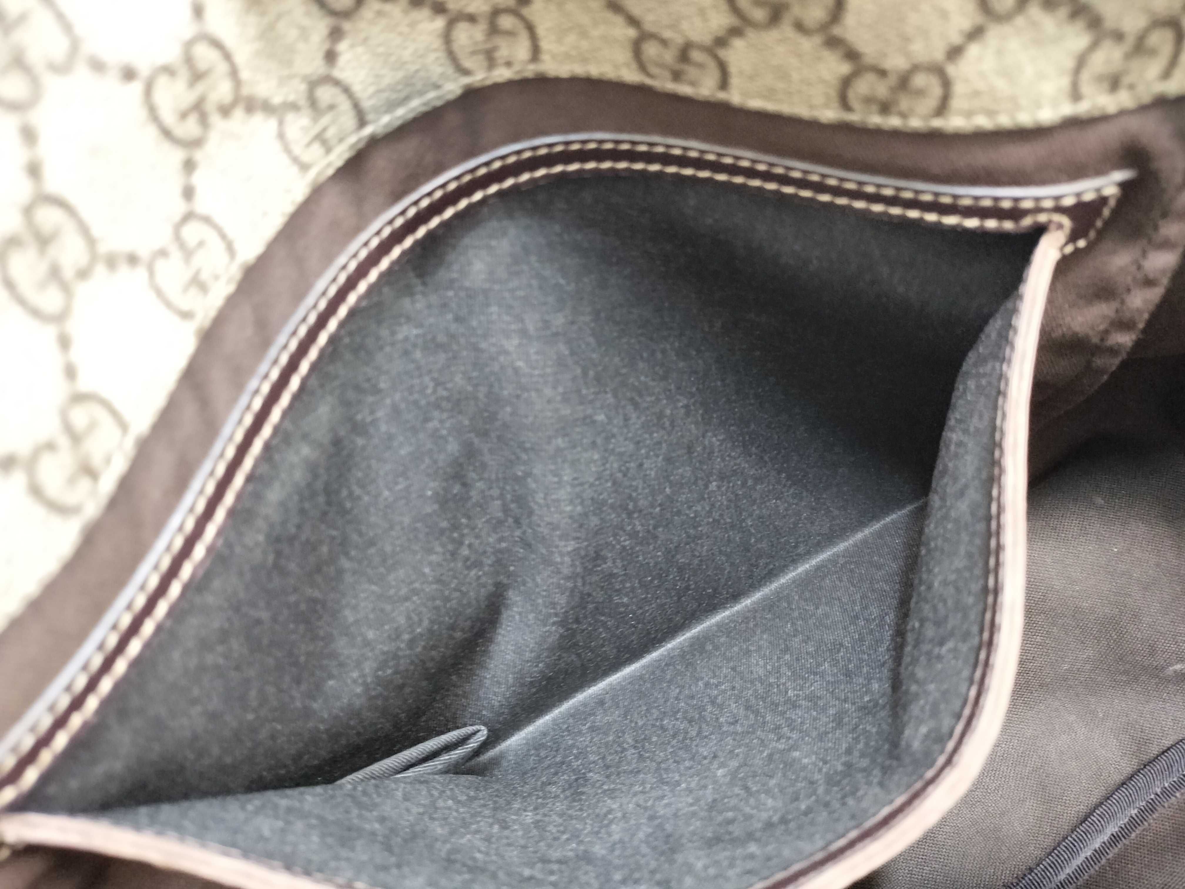 GG Supreme Shoulder Bag — view 14