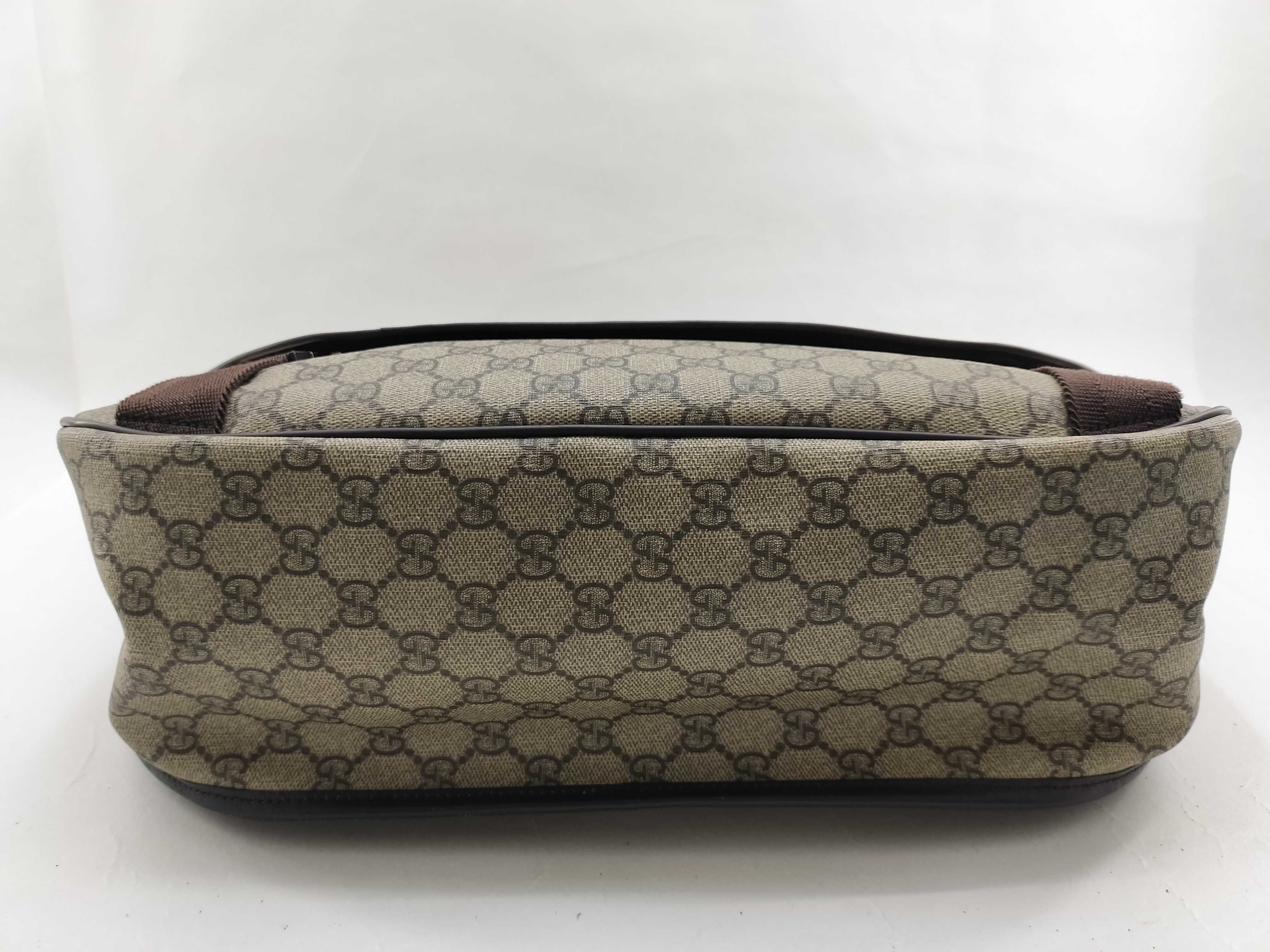 GG Supreme Shoulder Bag — view 3