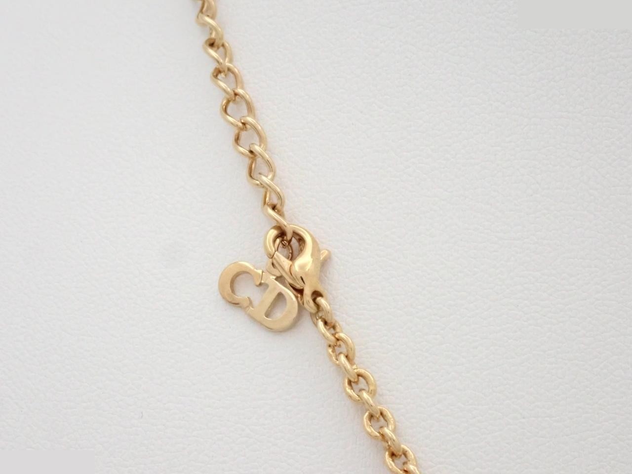 Other lines: Precious metals, necklaces, pendants, chains approximately 45cm long. — view 2