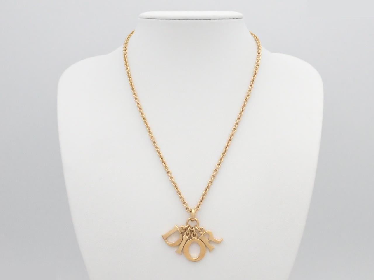 Other lines: Precious metals, necklaces, pendants, chains approximately 45cm long. — view 3