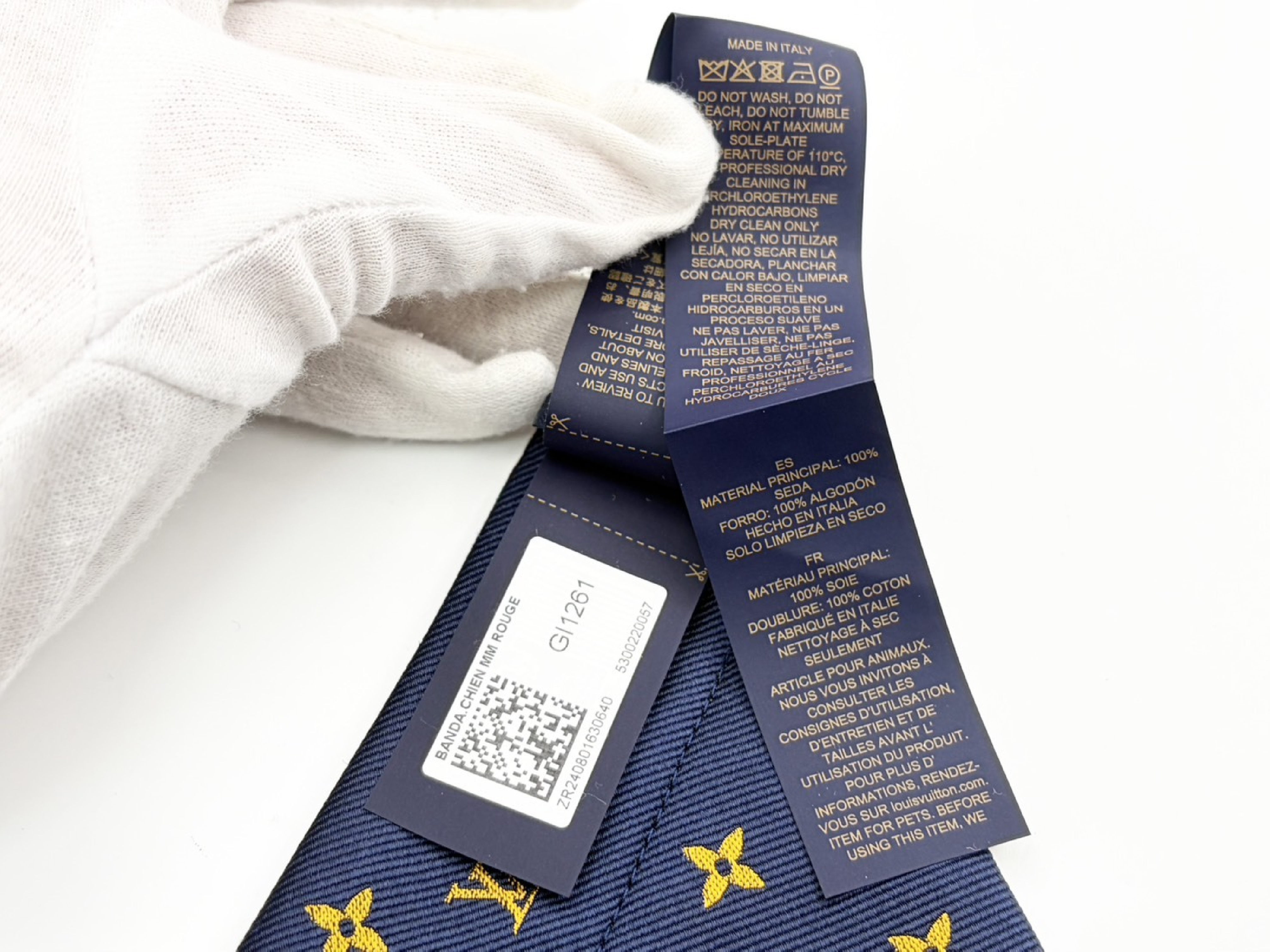 GI1261 Pet Supplies Dog Bandana MM Reversible Silk Red x Navy Monogram OI2244 25SS Collection Other Accessories — view 3