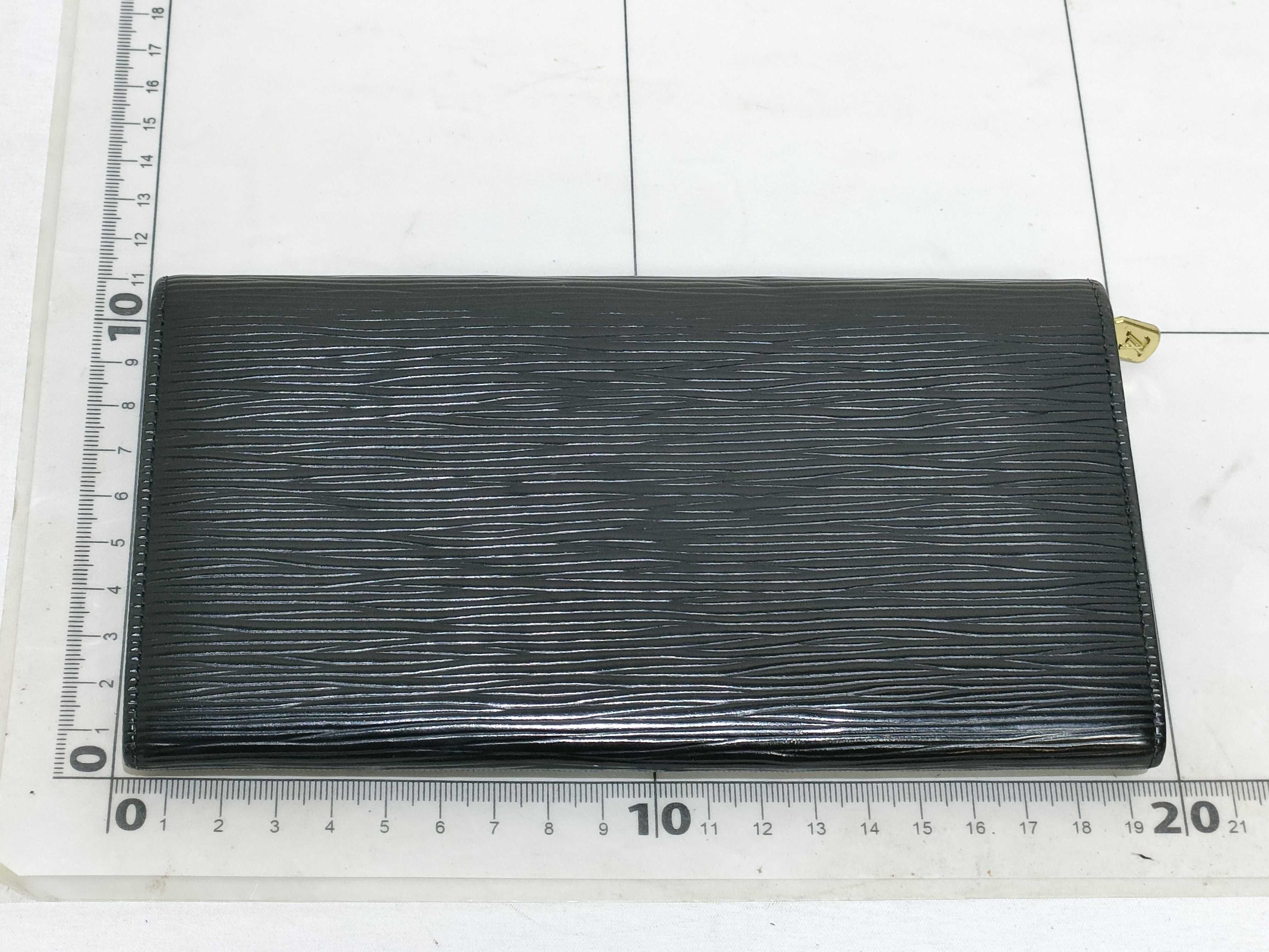 Epi Wallet, Louis Vuitton Epi Wallet — view 2
