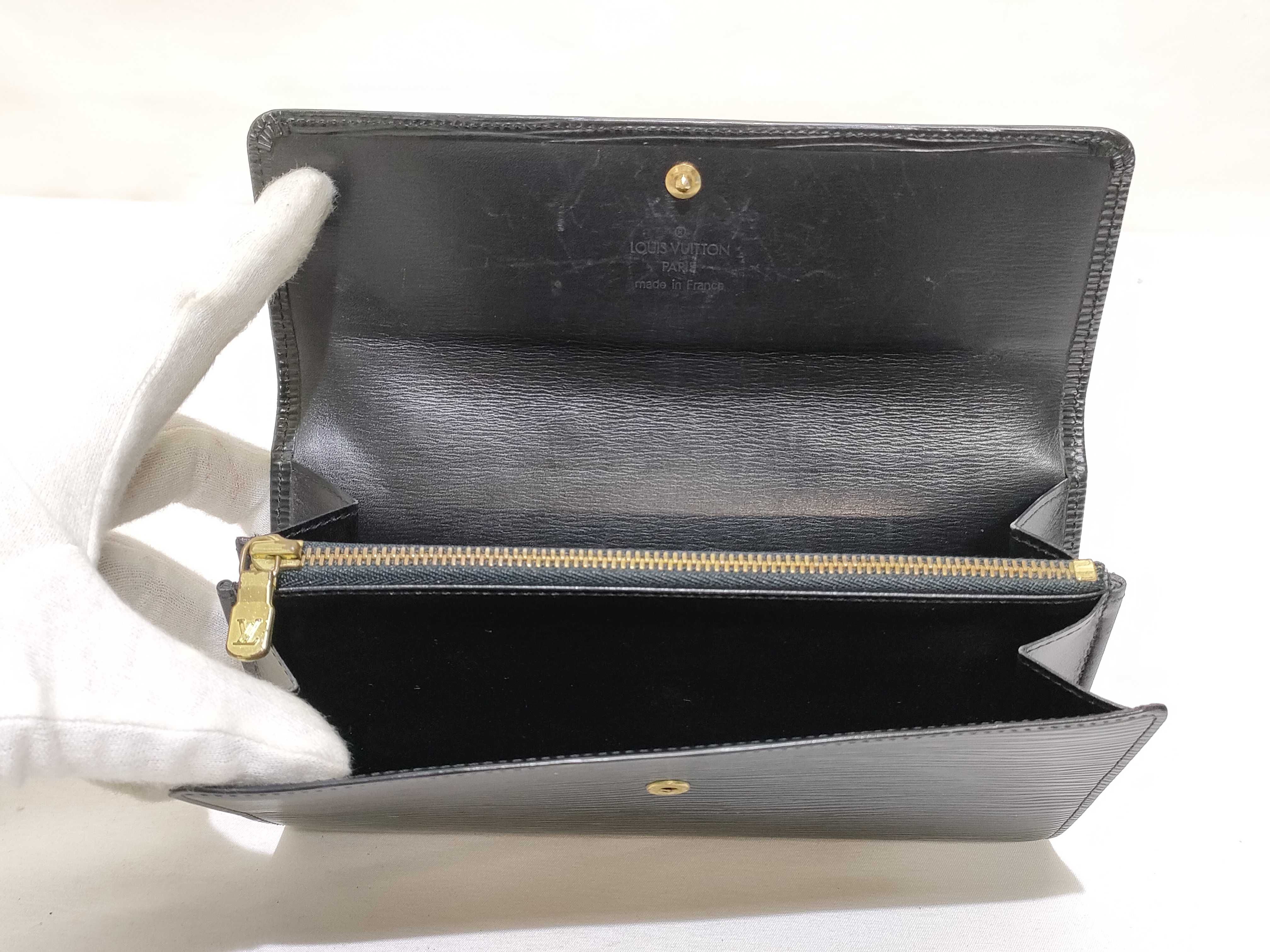 Epi Wallet, Louis Vuitton Epi Wallet — view 9