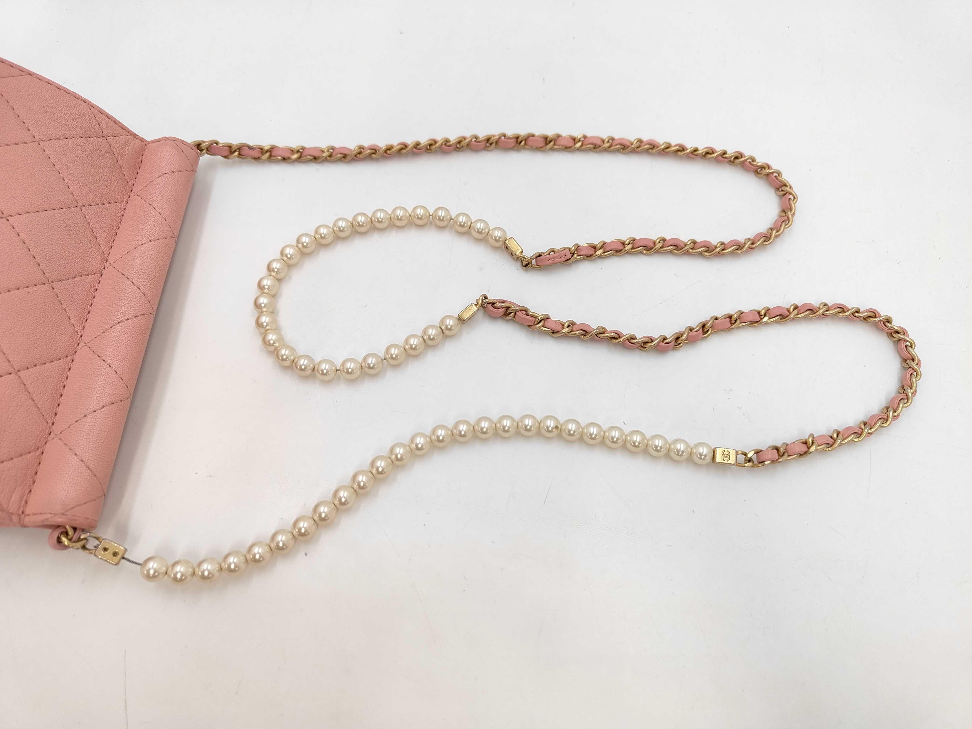 Matelasse Pearl Pink Chain Shoulder Bag — view 5