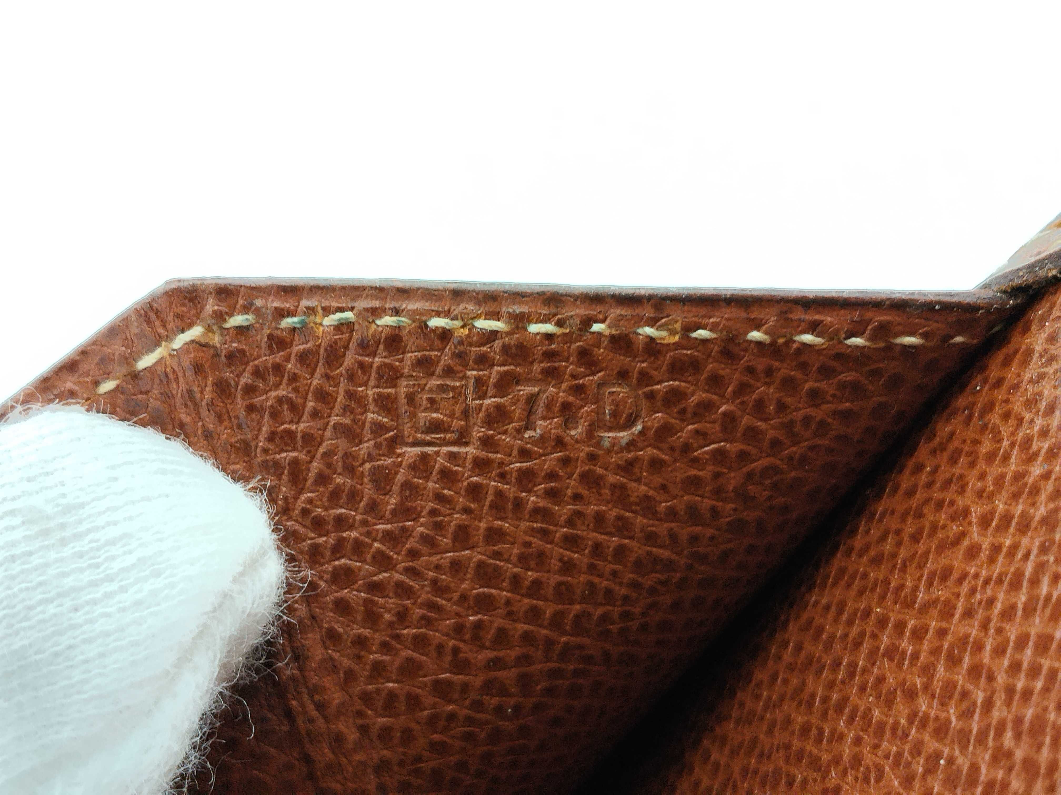 Bearn Soufflé E stamp Epsom leather wallet 32 — view 11