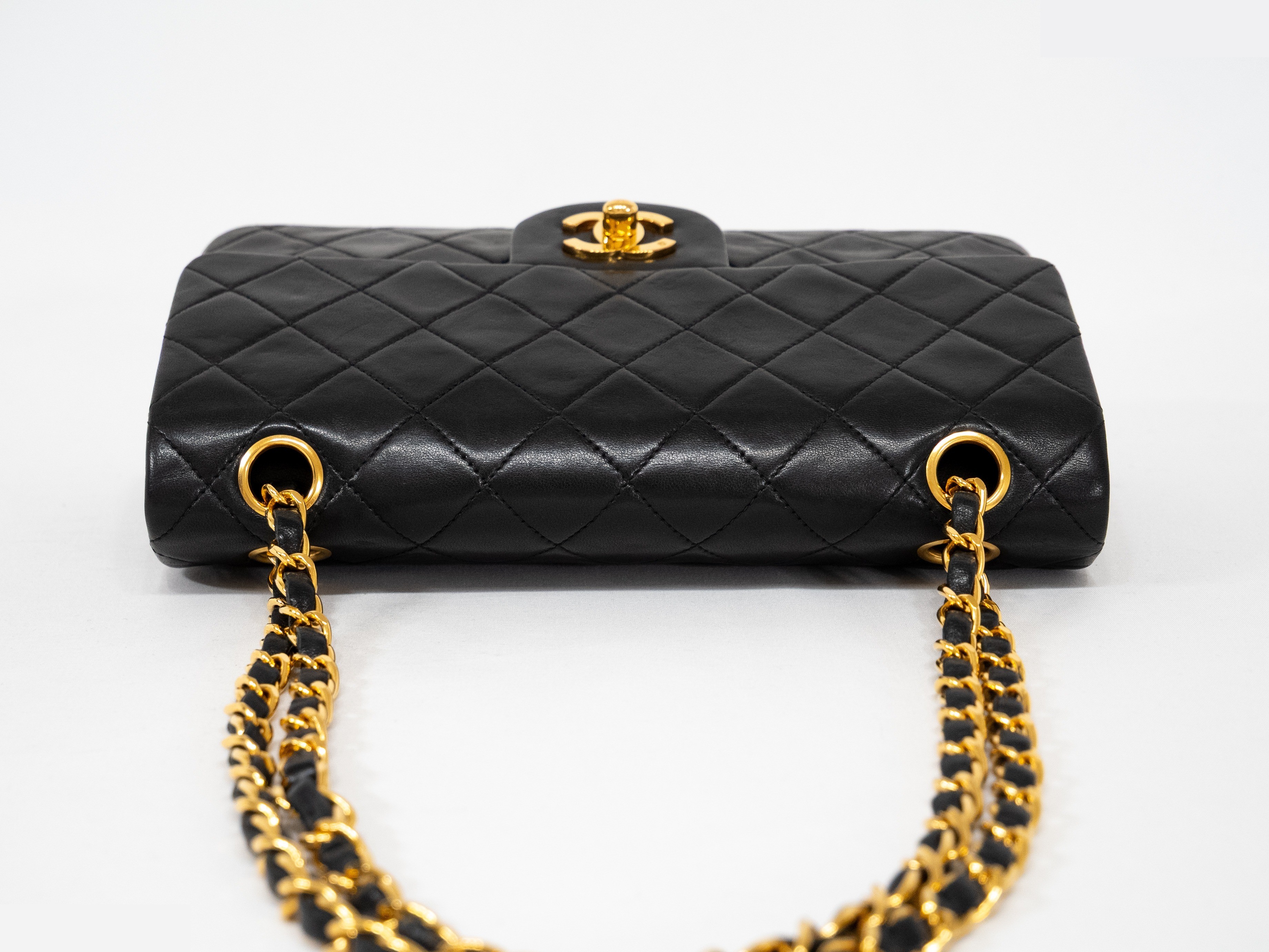 Matelassé double flap double chain lambskin black — view 3