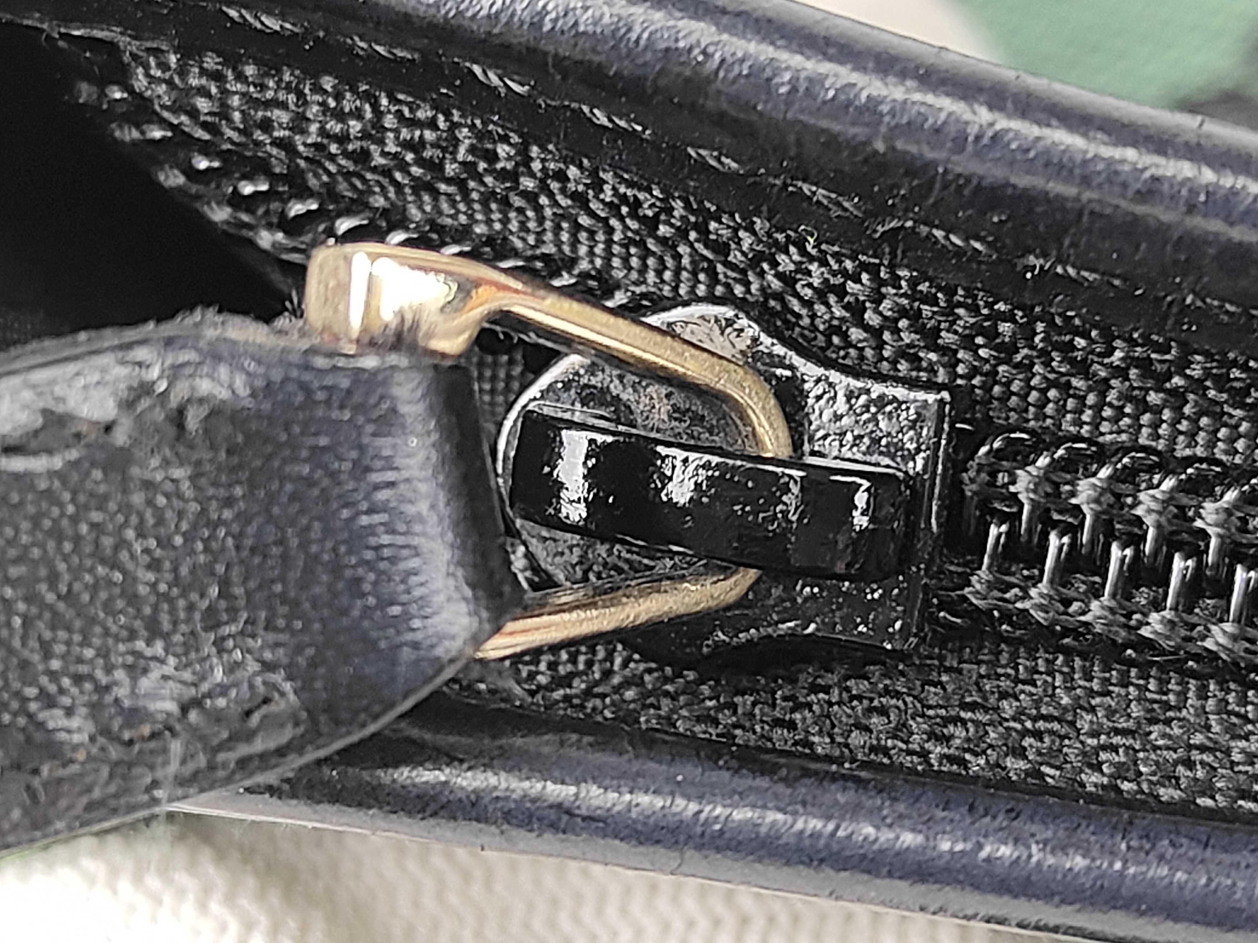 GG Canvas 272400 Shoulder Bag — view 7