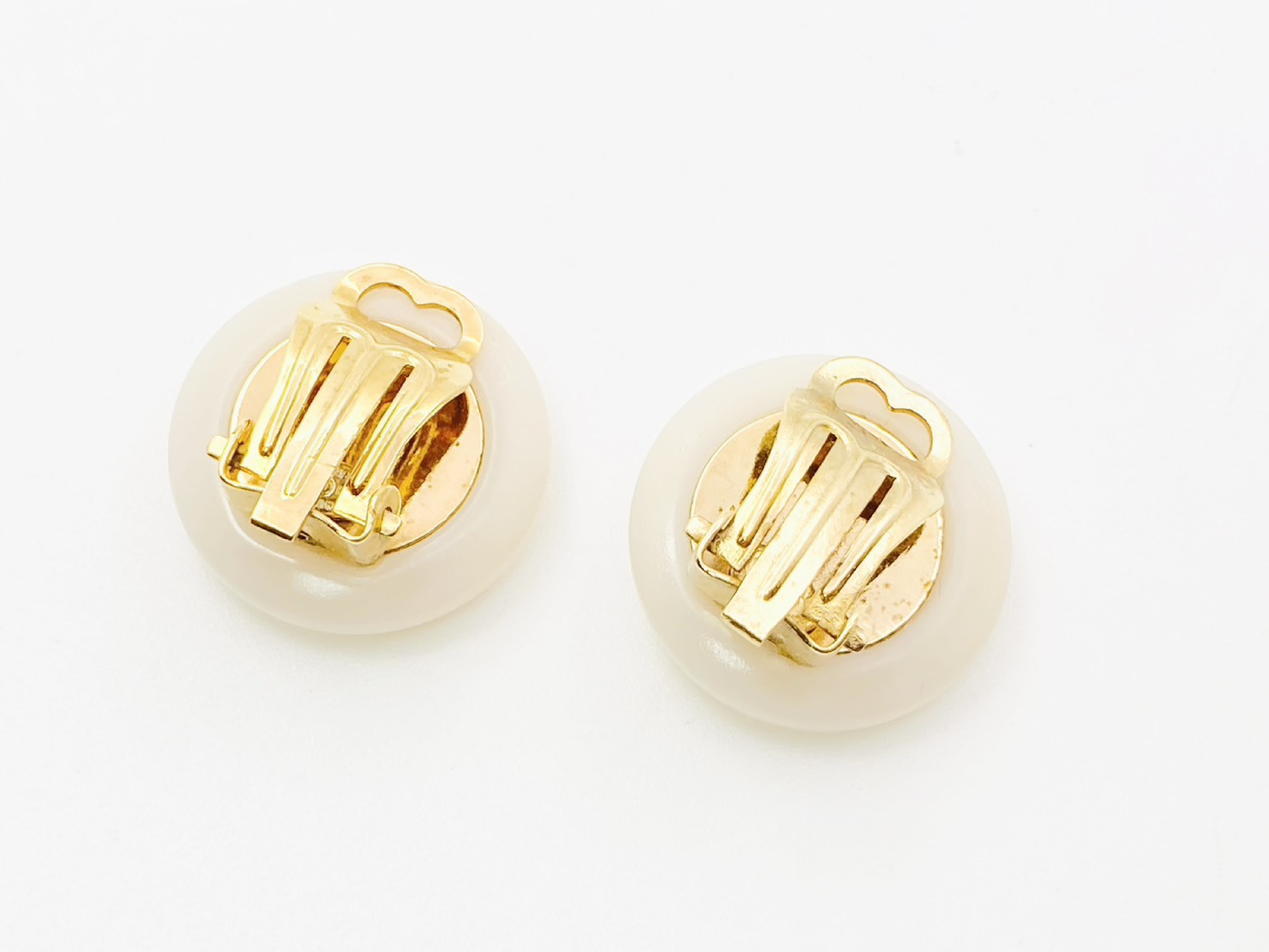 Coco Mark Faux Pearl Round Earrings 03P Resin Plastic Earrings — view 2