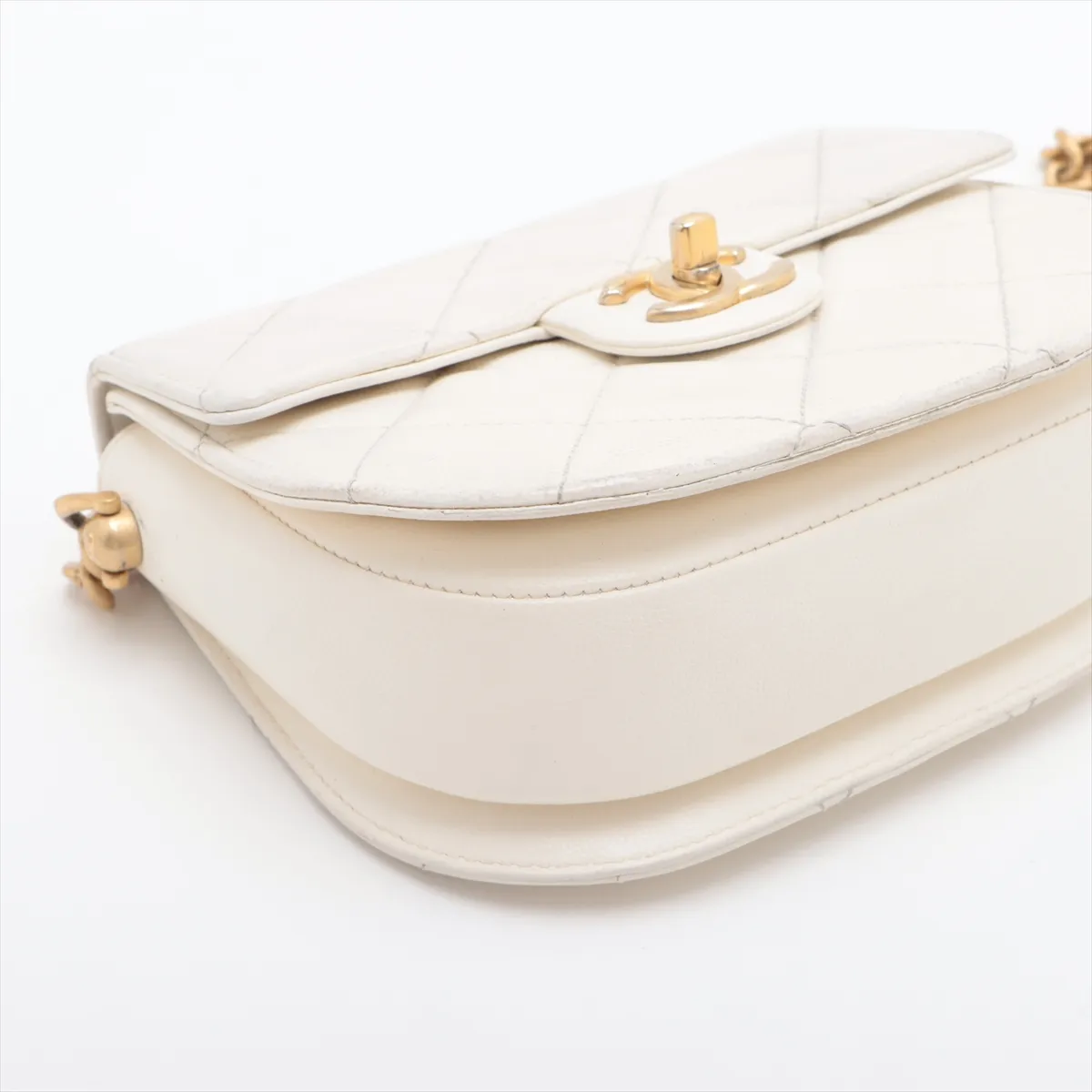 Matelasse caviar skin chain shoulder bag white gold hardware U1K7600G random plate — view 4