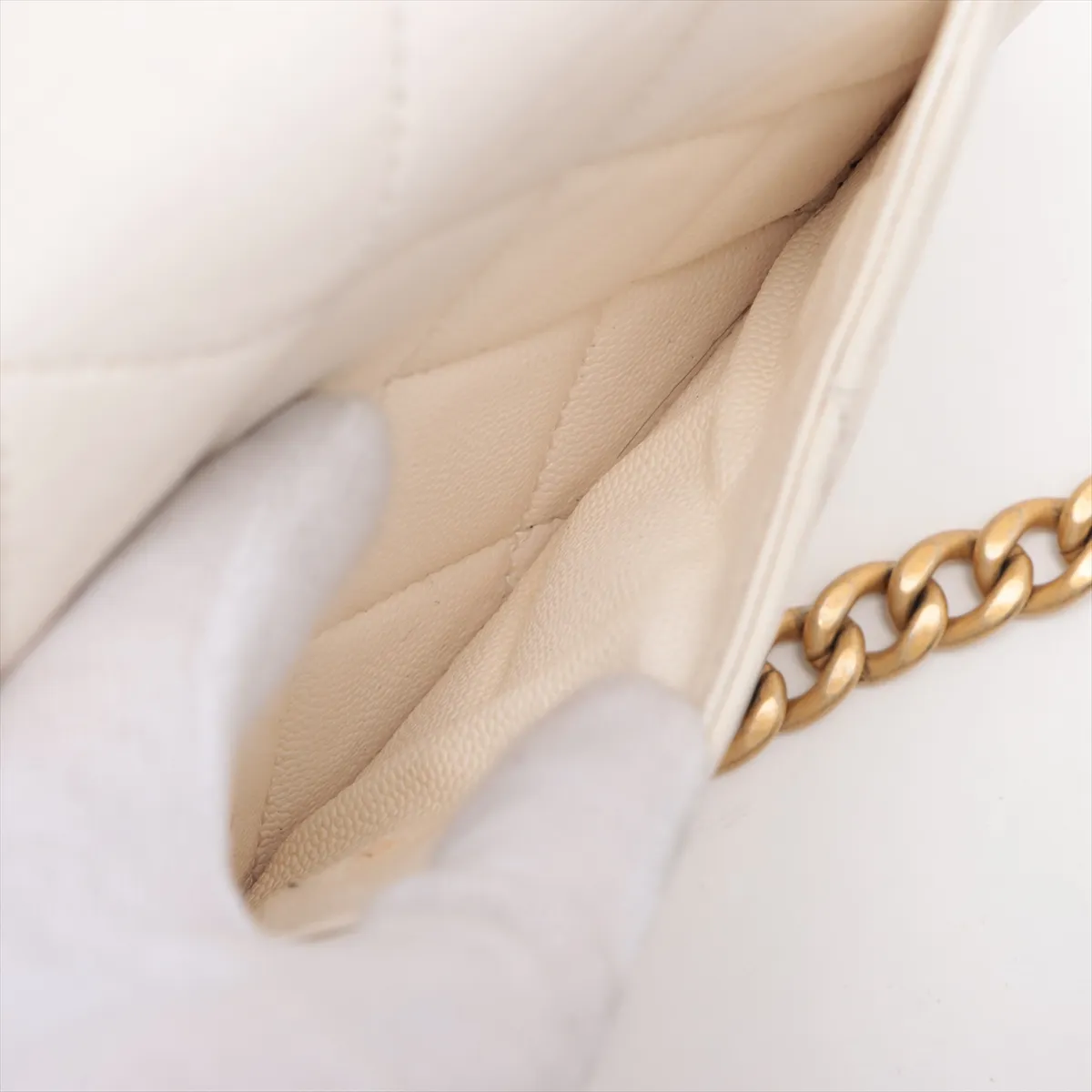 Matelasse caviar skin chain shoulder bag white gold hardware U1K7600G random plate — view 9