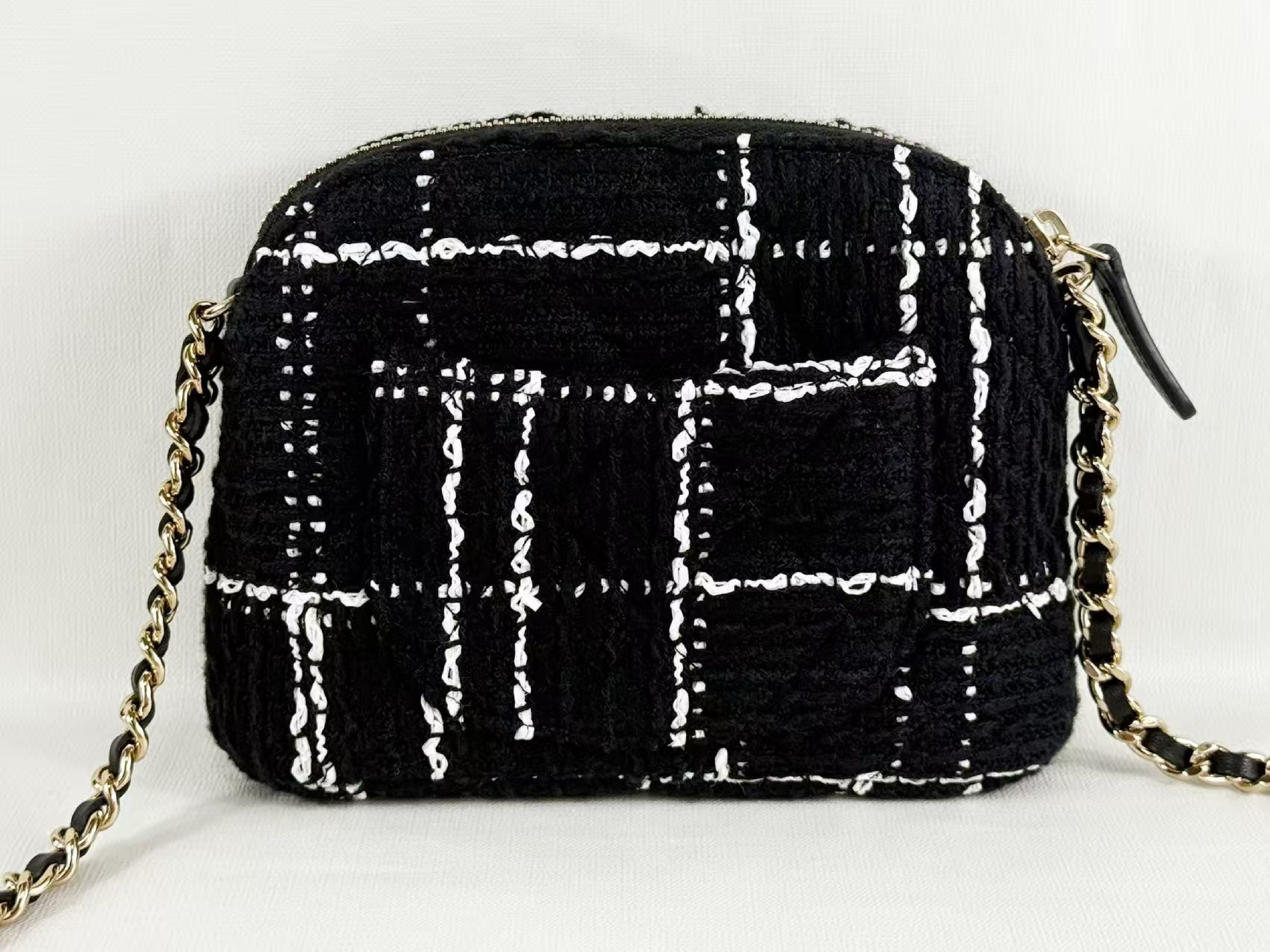 Black and White Tweed VIP Birthday Gold Shoulder Bag, Approx. W16.5cm, with Dust Bag and Random Serial Number, Gold Hardware, KH0EL3CE. — view 3