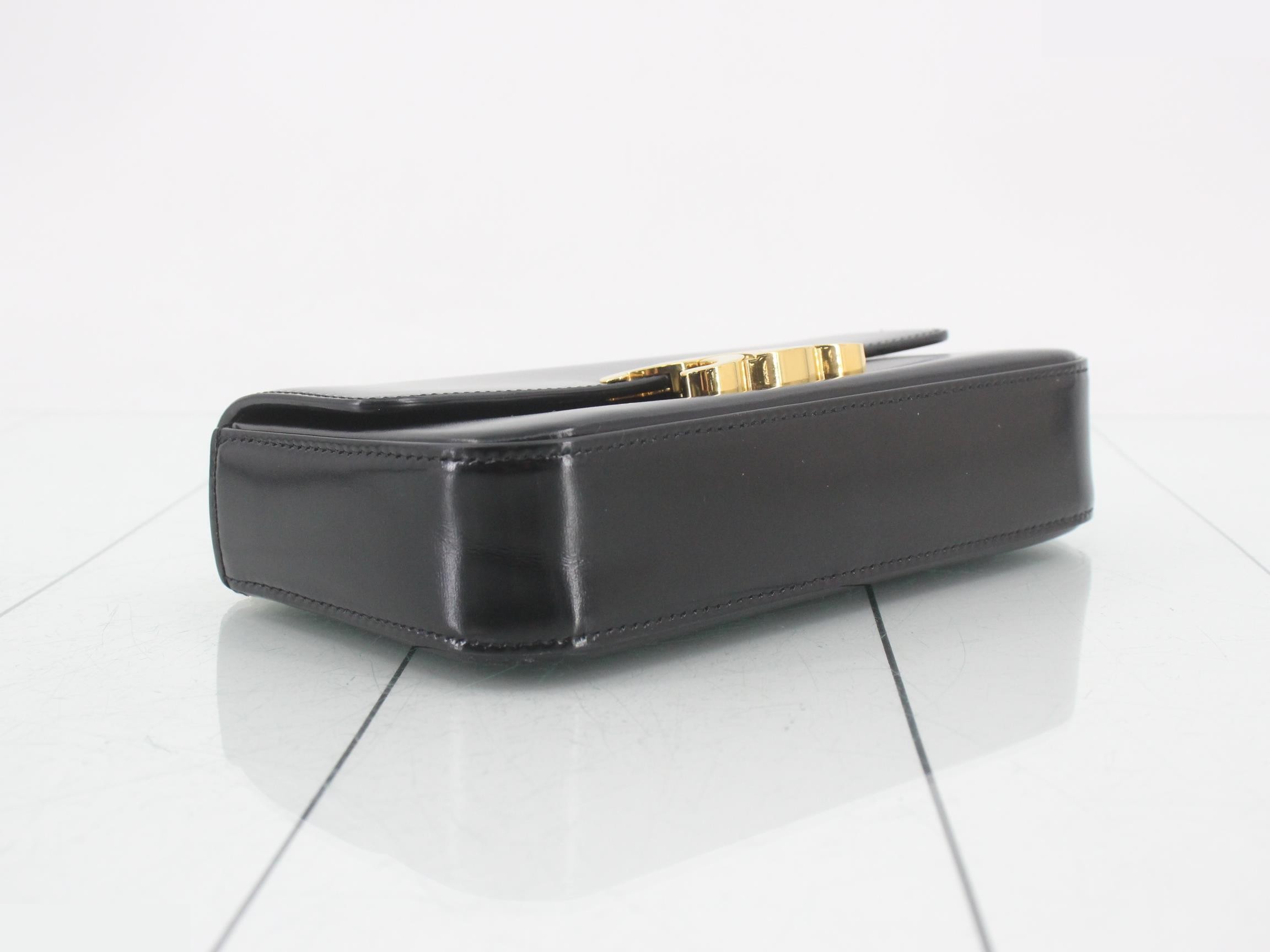 Claude Triomphe Chain Semi-Shoulder Bag — view 5
