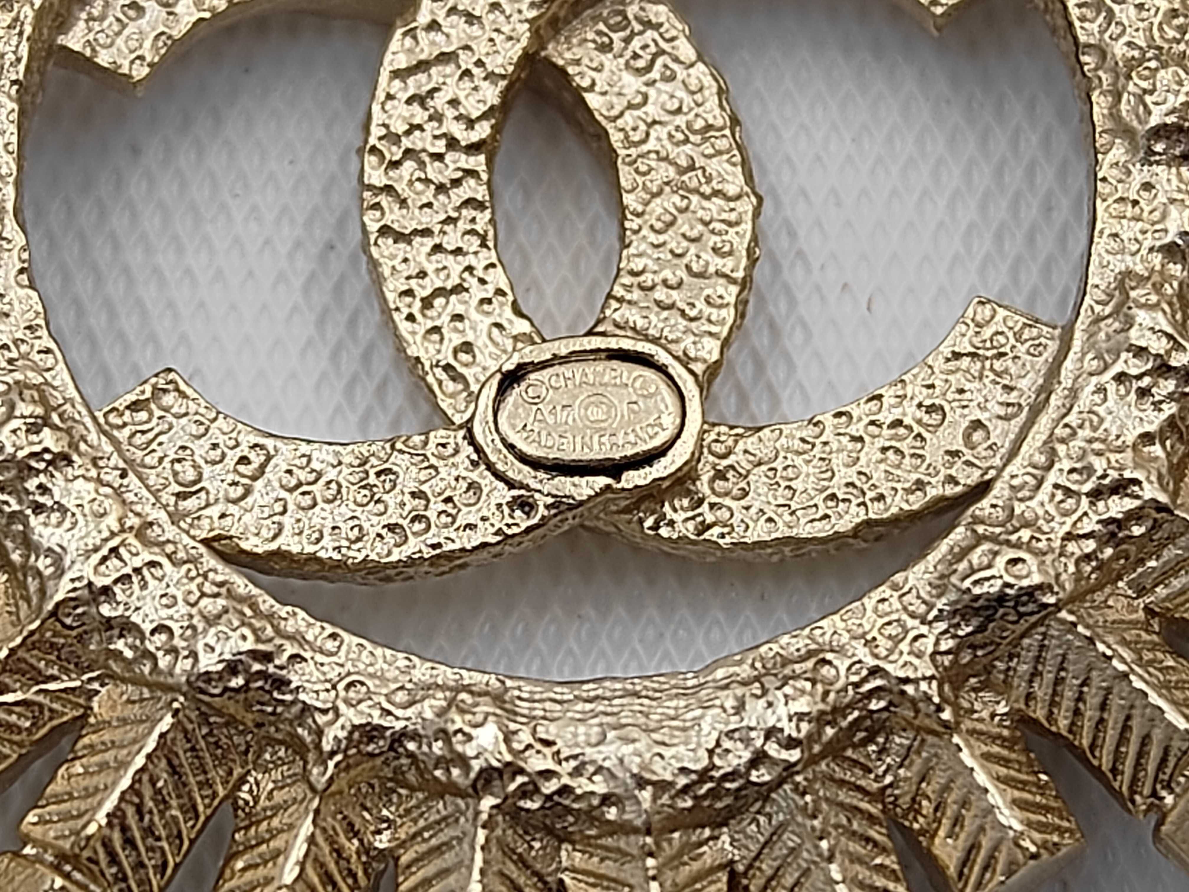 A17P Brooch — view 4