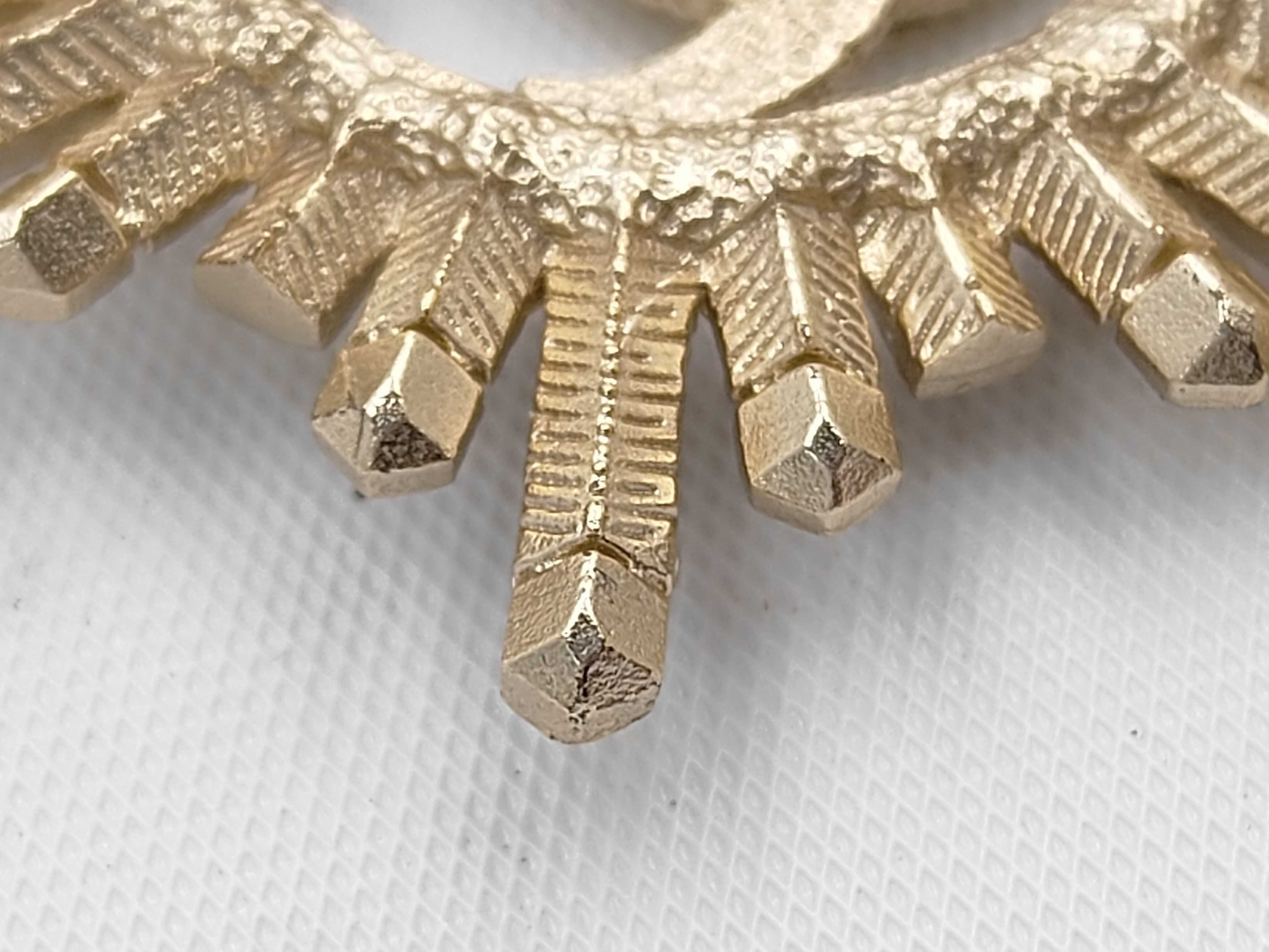A17P Brooch — view 7