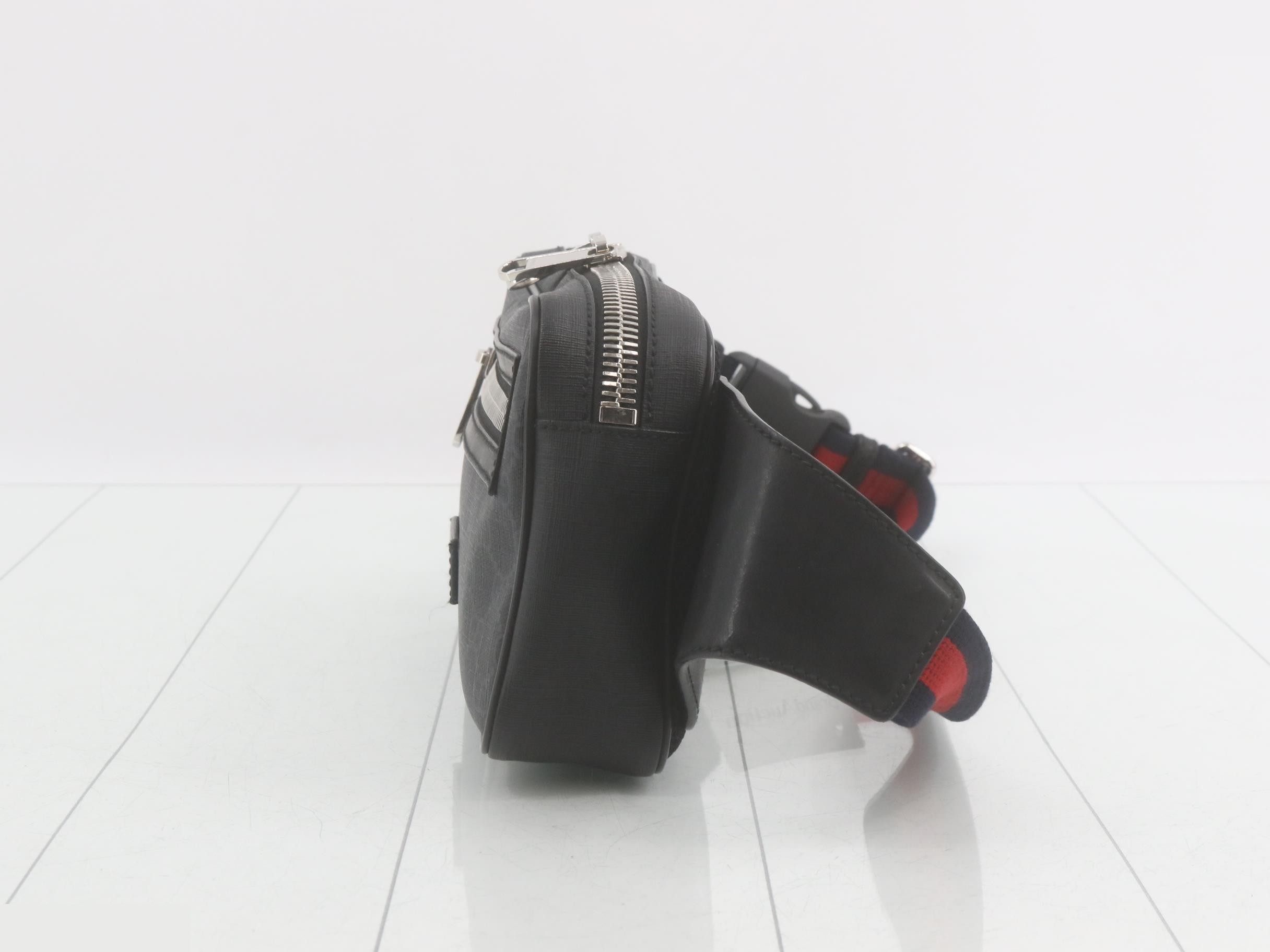 GG Supreme Shoulder Bag — view 3