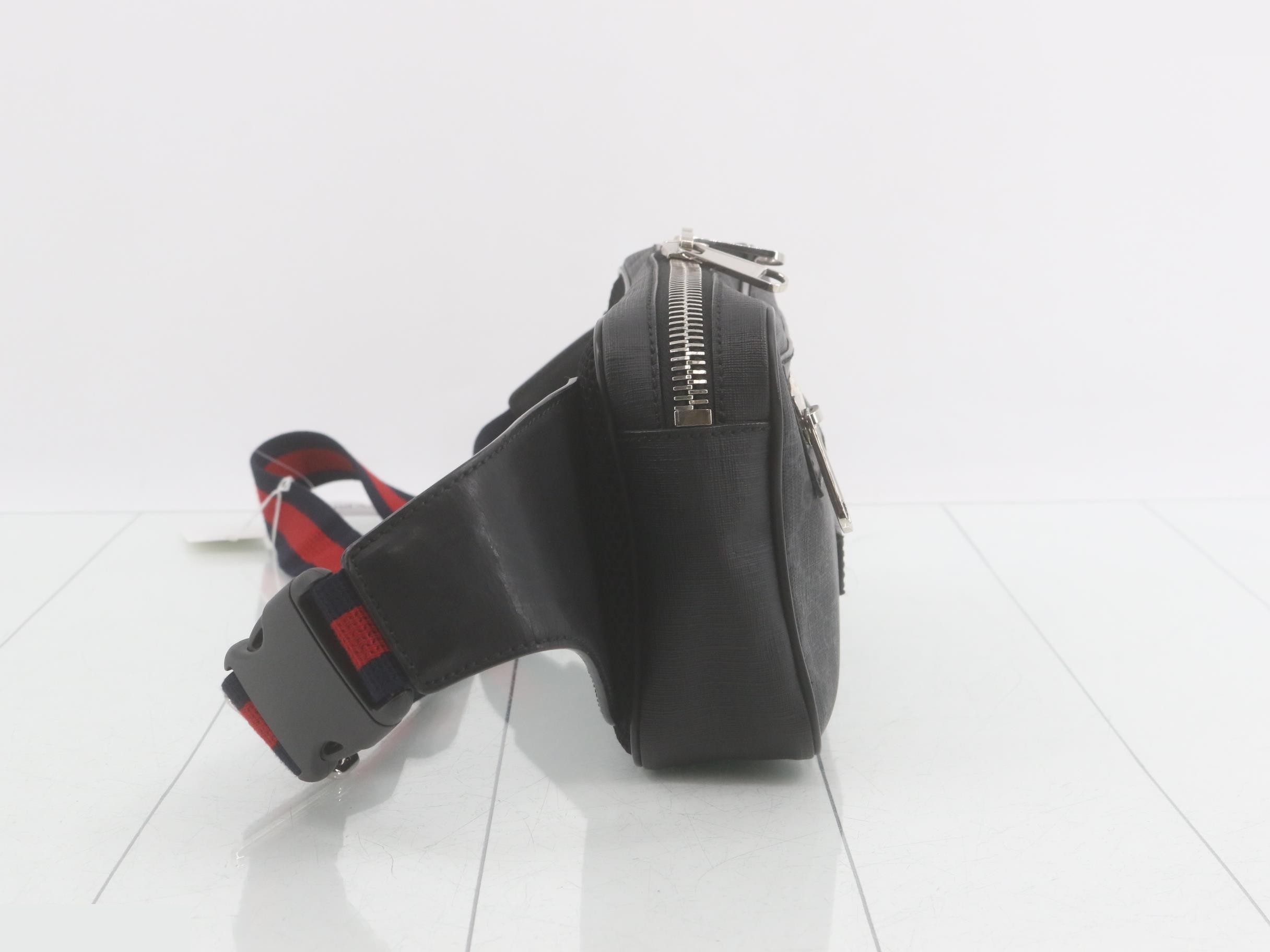 GG Supreme Shoulder Bag — view 4