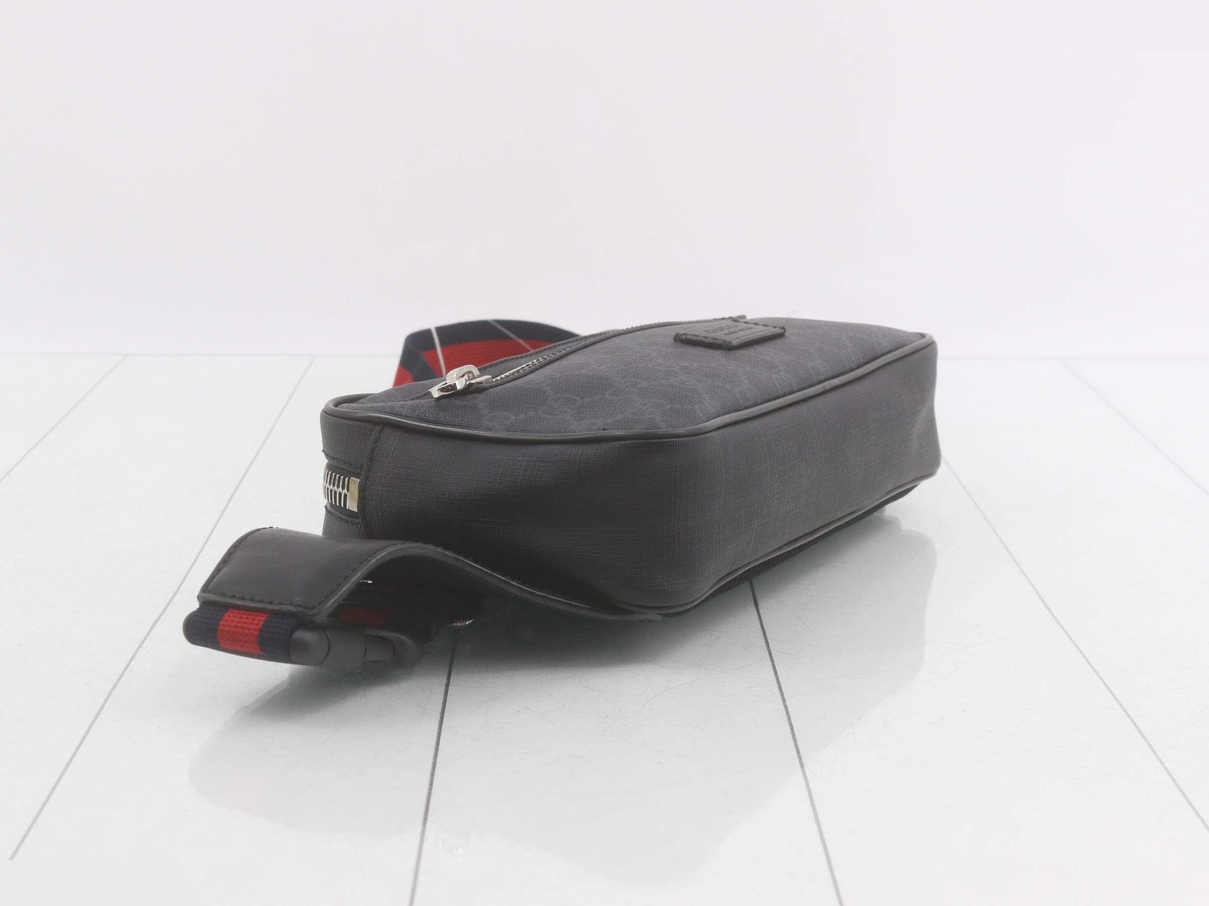 GG Supreme Shoulder Bag — view 5