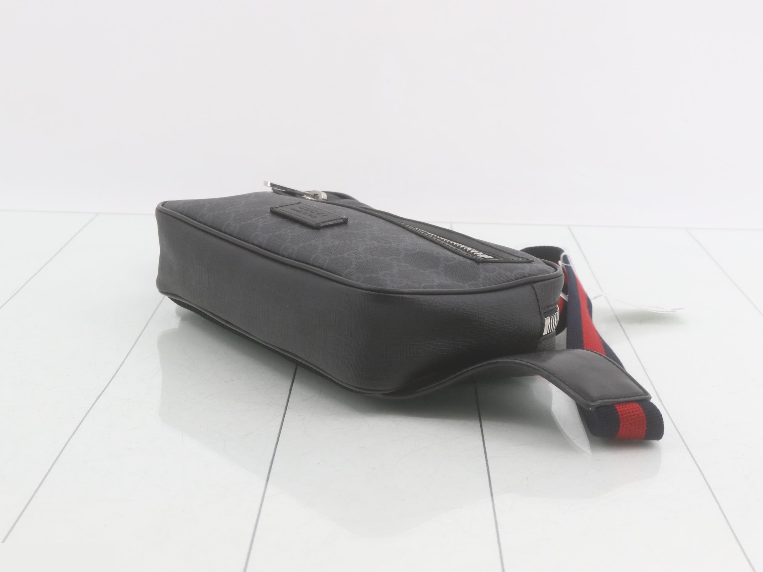 GG Supreme Shoulder Bag — view 6